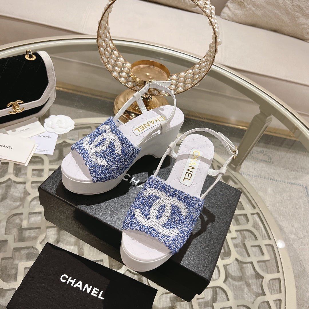WEDGE SANDALS IN SAPPHIRE BLUE FABRIC WITH WHITE LOGO - Image 4