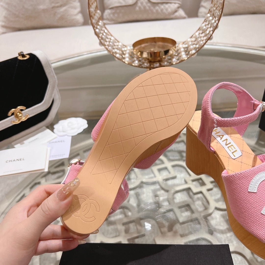 WEDGE SANDALS IN LIGHT PINK LAMBSKIN WITH LOGO - Image 9