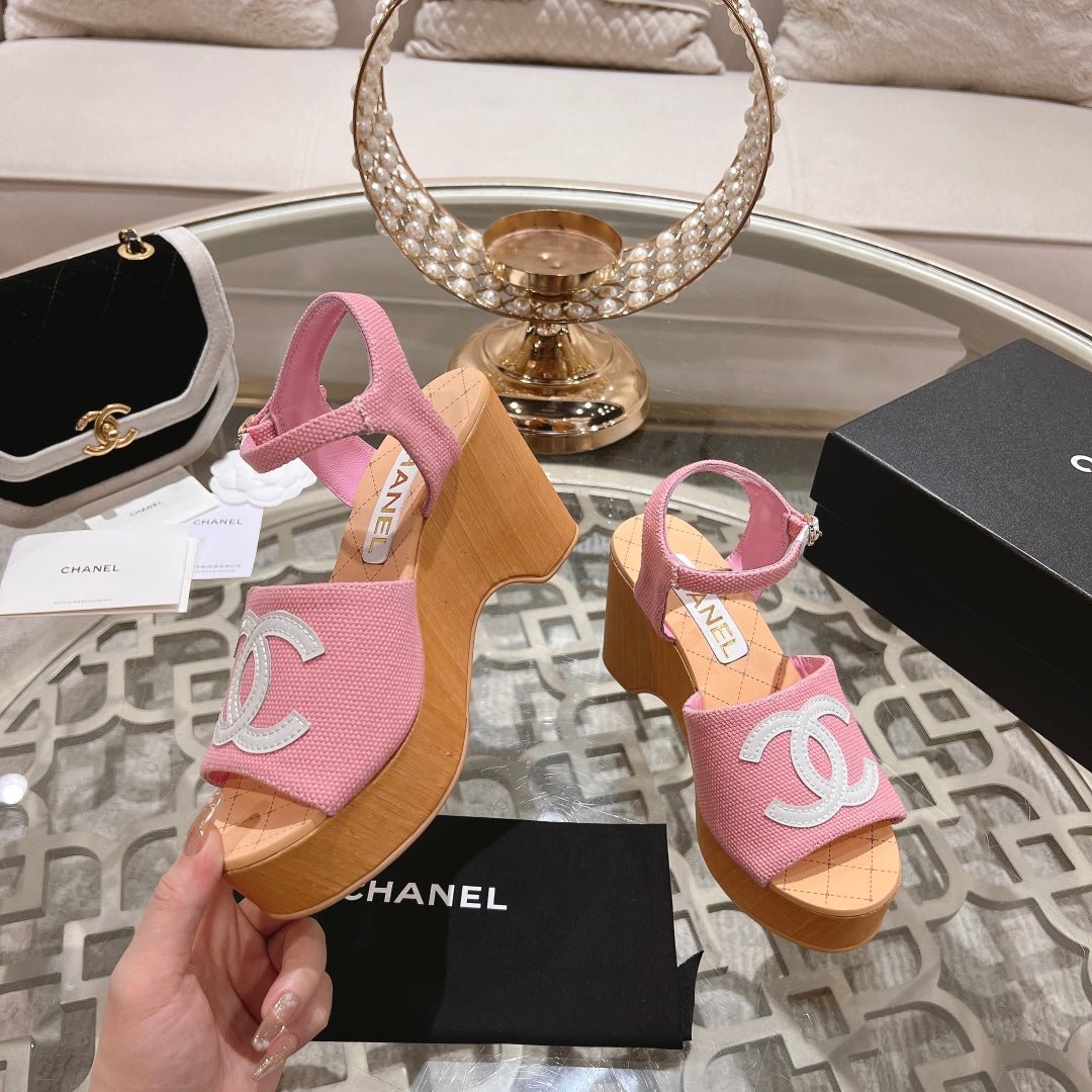 WEDGE SANDALS IN LIGHT PINK LAMBSKIN WITH LOGO - Image 5