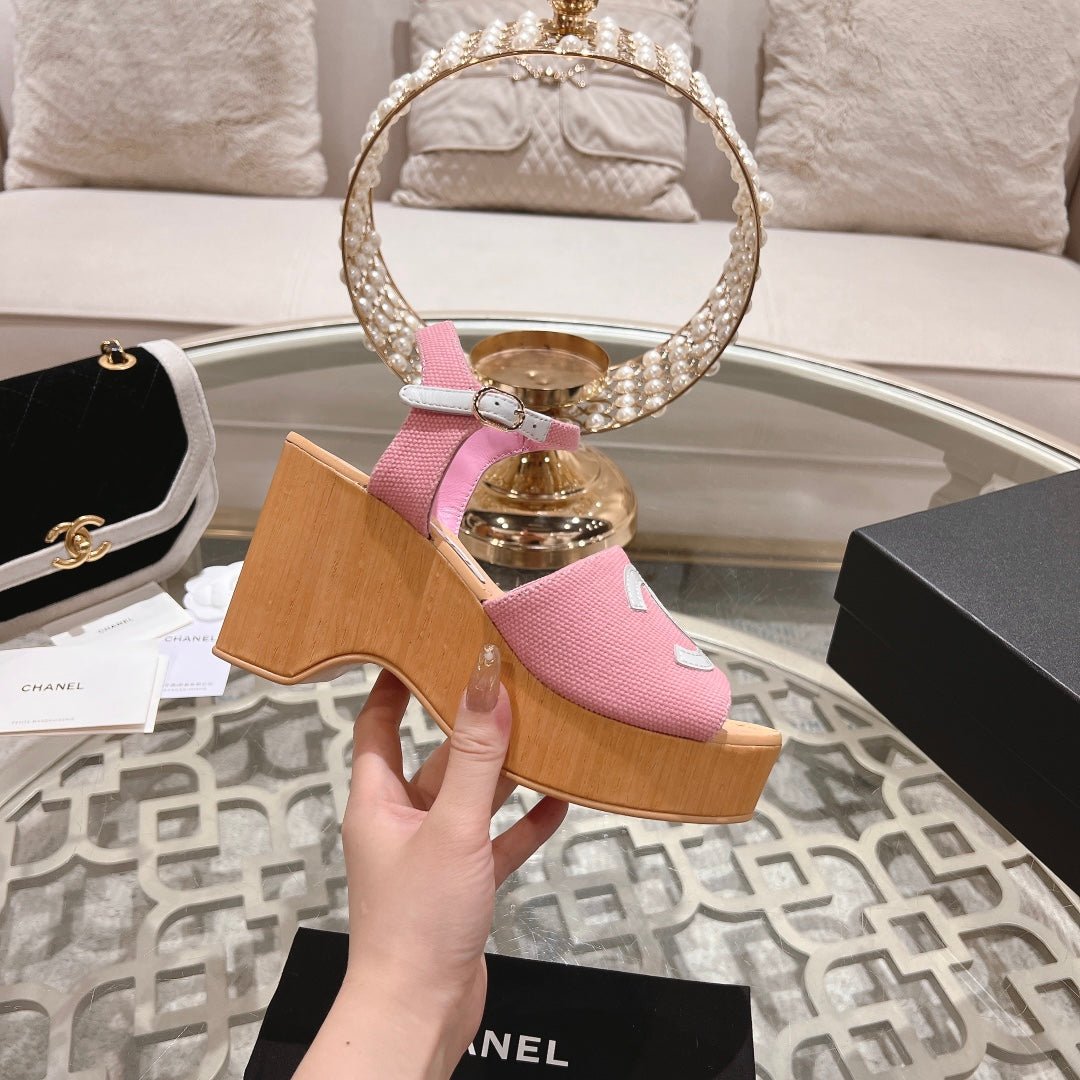 WEDGE SANDALS IN LIGHT PINK LAMBSKIN WITH LOGO - Image 4