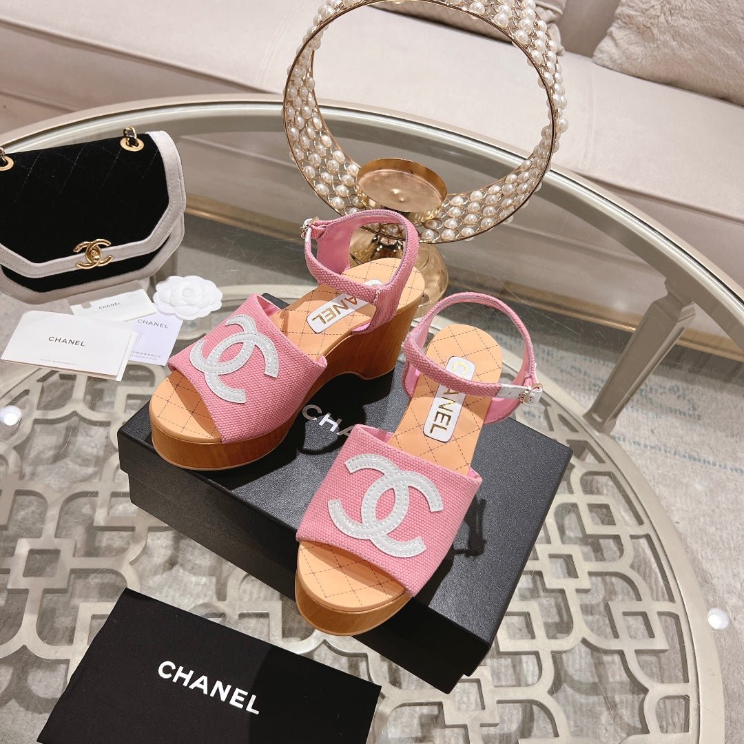 WEDGE SANDALS IN LIGHT PINK LAMBSKIN WITH LOGO - Image 3