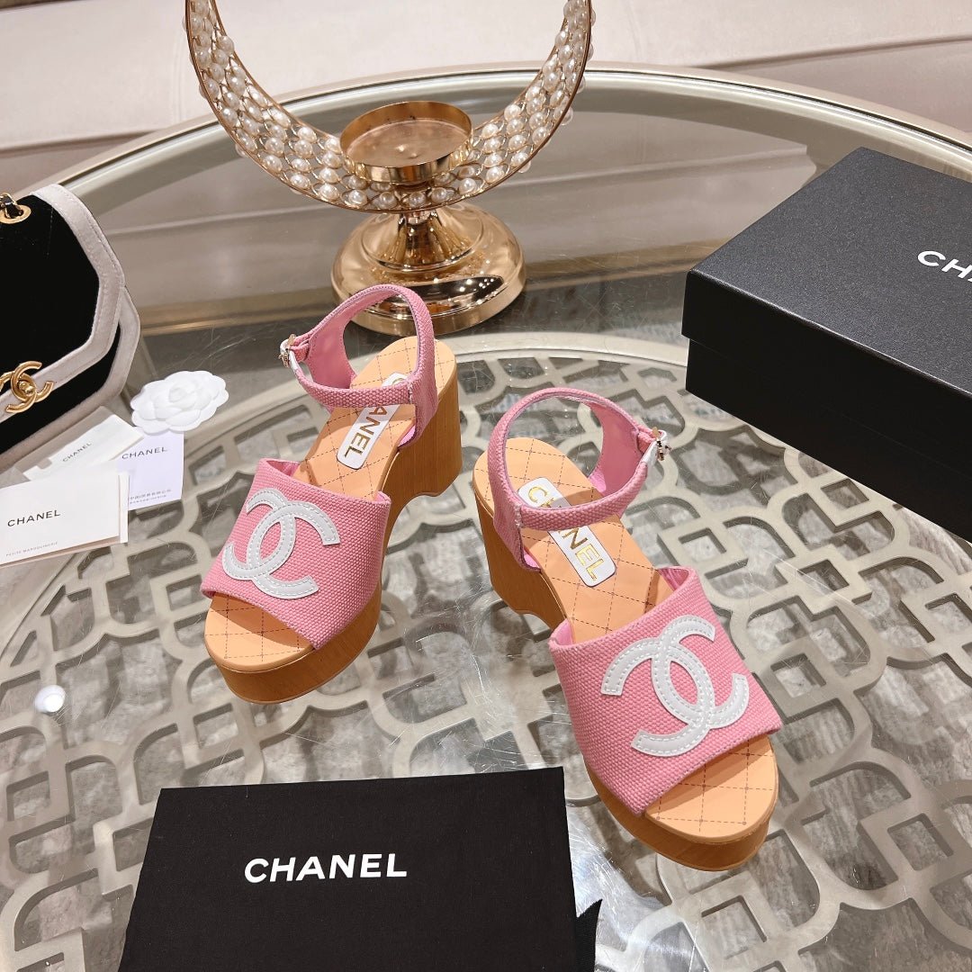 WEDGE SANDALS IN LIGHT PINK LAMBSKIN WITH LOGO - Image 2