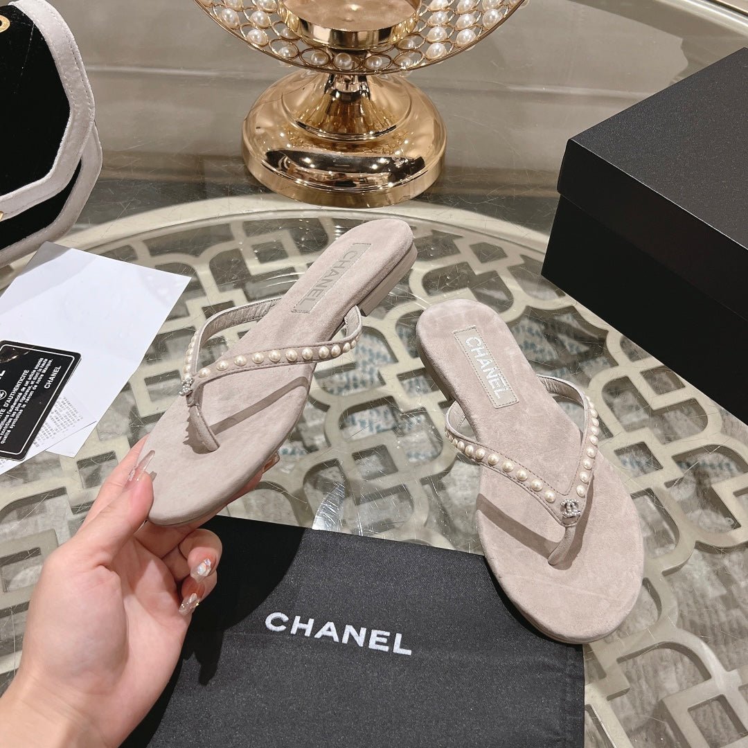 PEARL THONG SANDAL IN PALE PINK SUEDE - Image 4