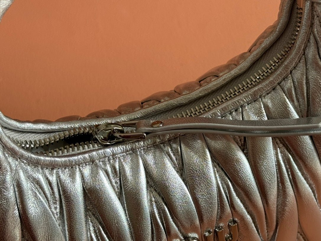 WANDER MATELASSÉ HANDBAG 23 IN SILVER PATENT LAMBSKIN - Image 3