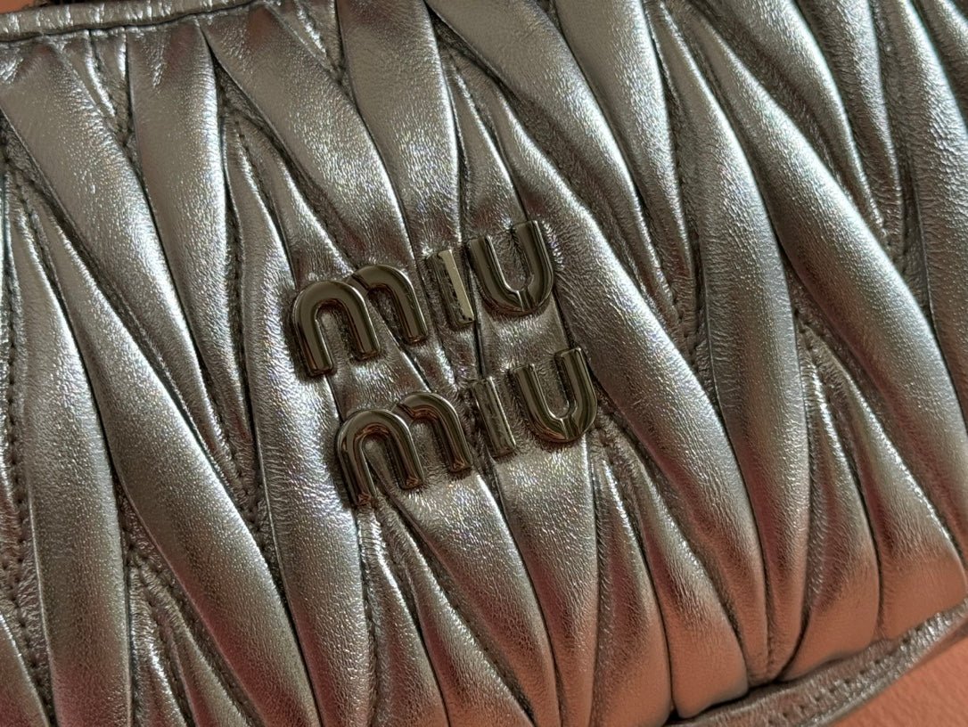 WANDER MATELASSÉ HANDBAG 23 IN SILVER PATENT LAMBSKIN - Image 4