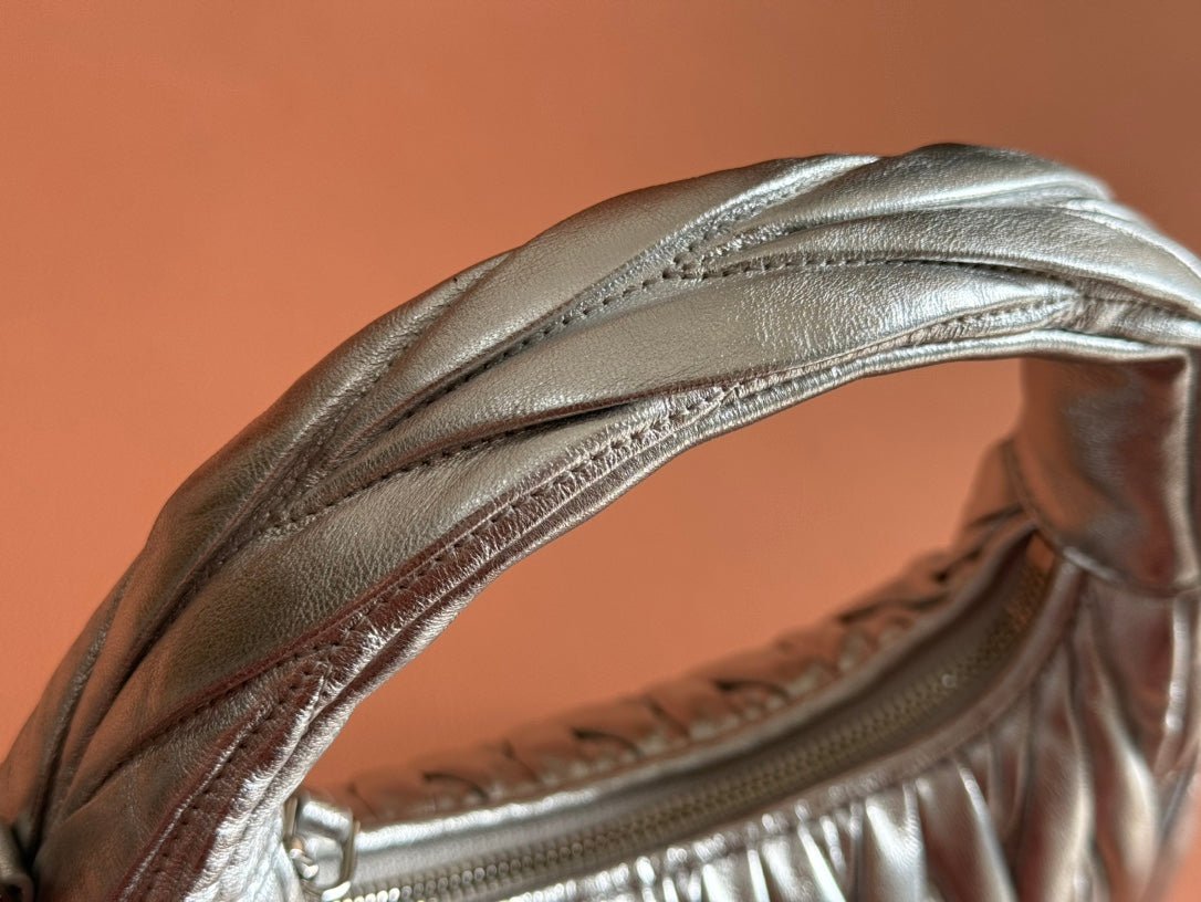 WANDER MATELASSÉ HANDBAG 23 IN SILVER PATENT LAMBSKIN - Image 5