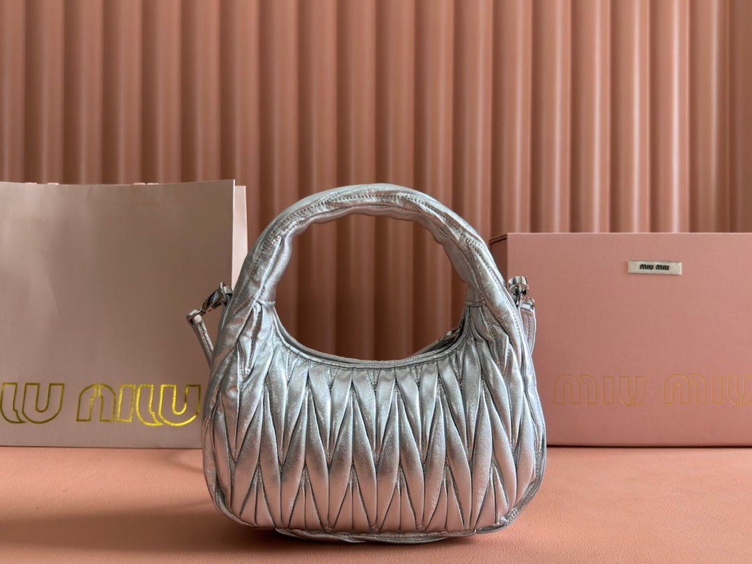 WANDER MATELASSÉ HANDBAG 23 IN SILVER PATENT LAMBSKIN - Image 8