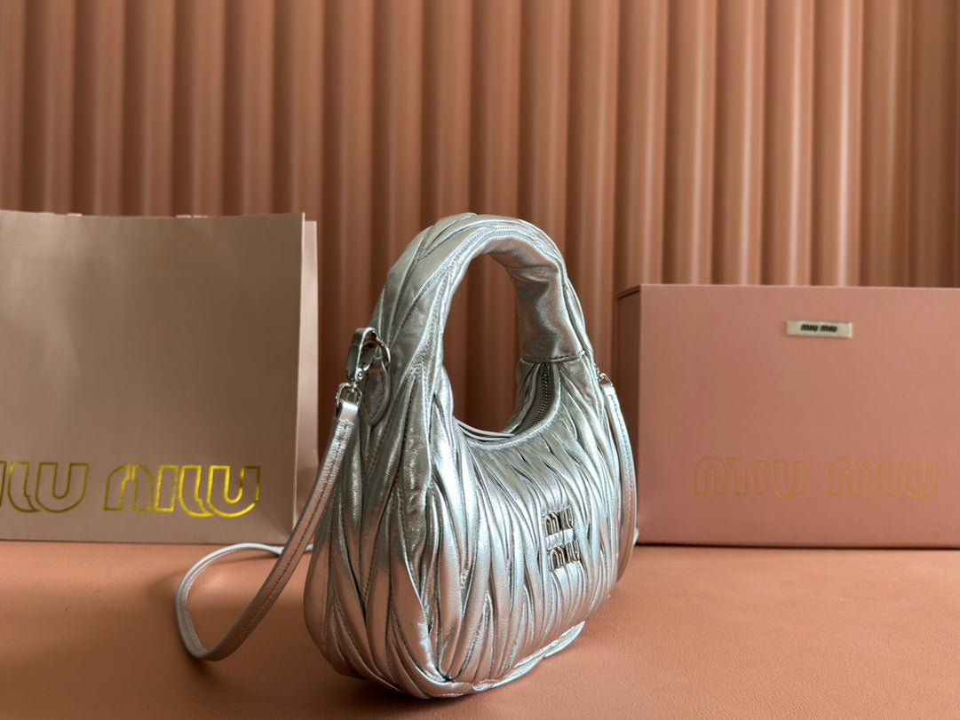 WANDER MATELASSÉ HANDBAG 23 IN SILVER PATENT LAMBSKIN - Image 2