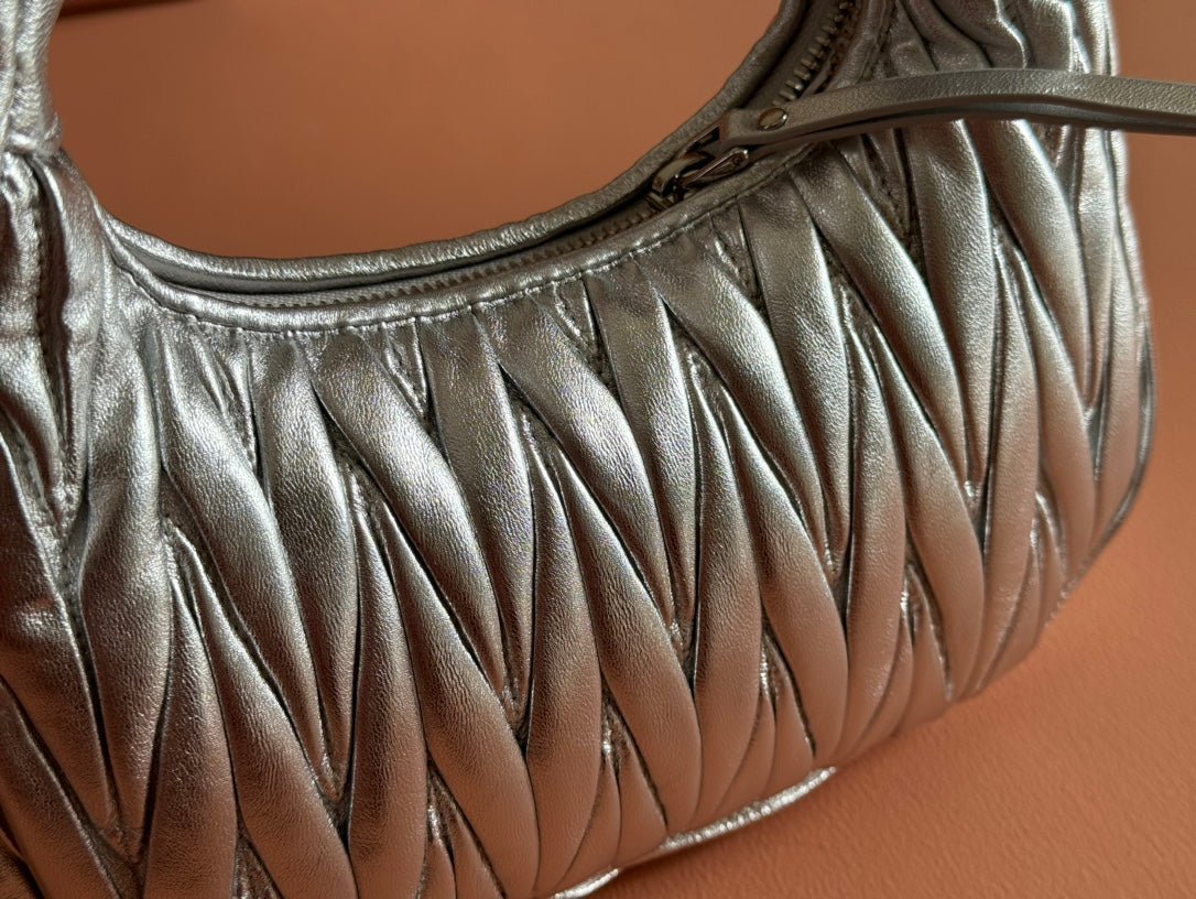 WANDER MATELASSÉ HANDBAG 23 IN SILVER PATENT LAMBSKIN - Image 9