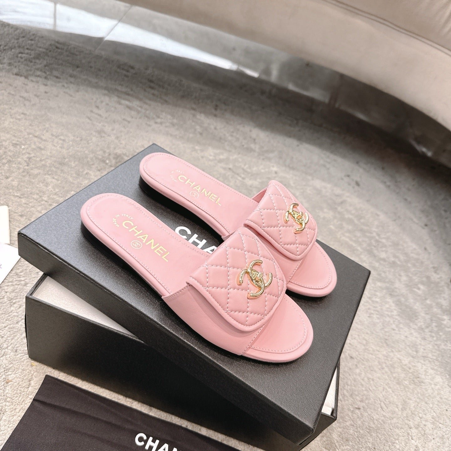 PLATFORM SLIPPERS LOGO IN LIGHT PINK LAMBSKIN - Image 2