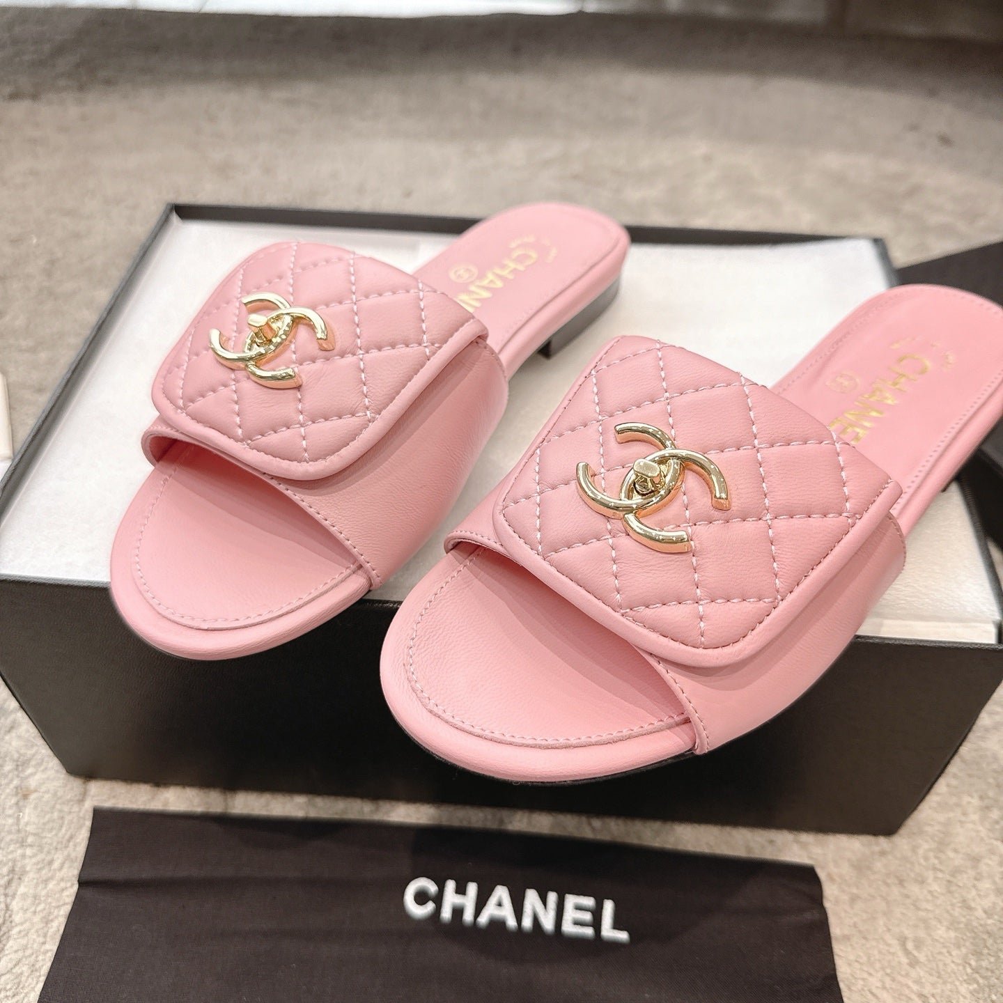PLATFORM SLIPPERS LOGO IN LIGHT PINK LAMBSKIN - Image 3