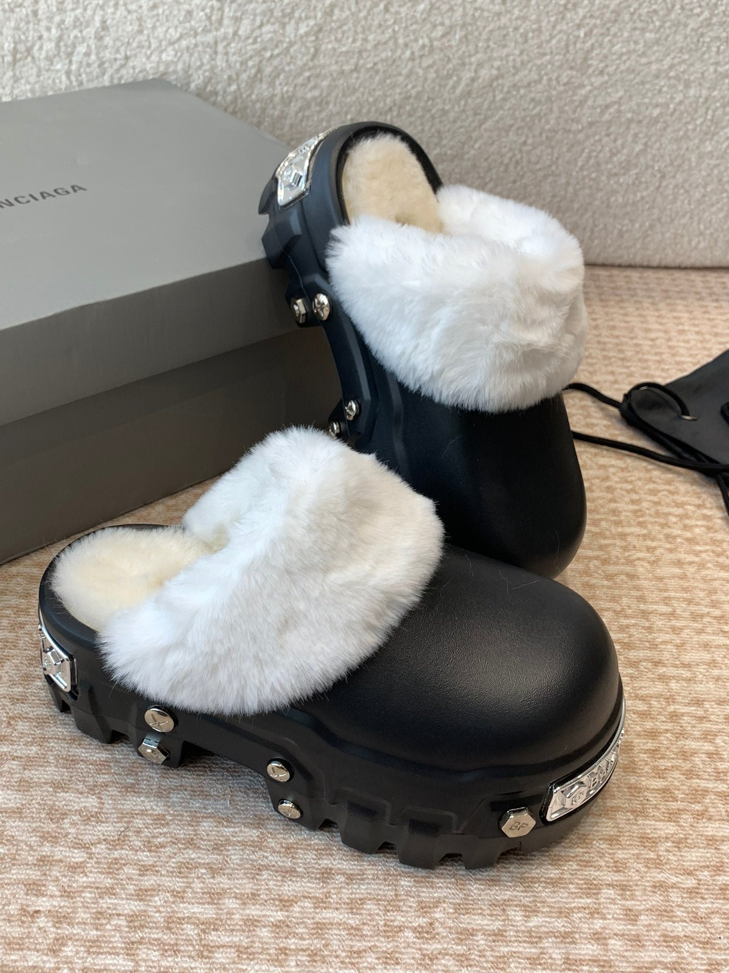 PLATFORM MULES IN BLACK RUBBER MIX RABBIT FUR SILVER HARDWARE - Image 3