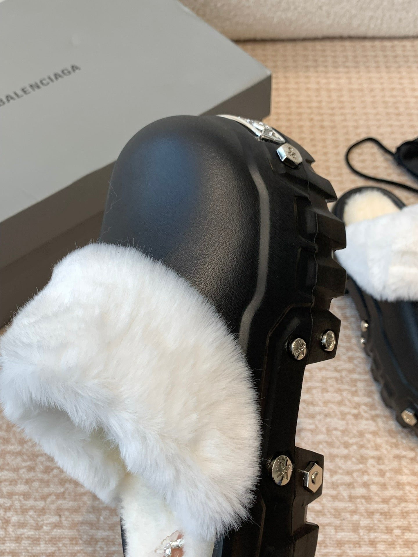 PLATFORM MULES IN BLACK RUBBER MIX RABBIT FUR SILVER HARDWARE - Image 4