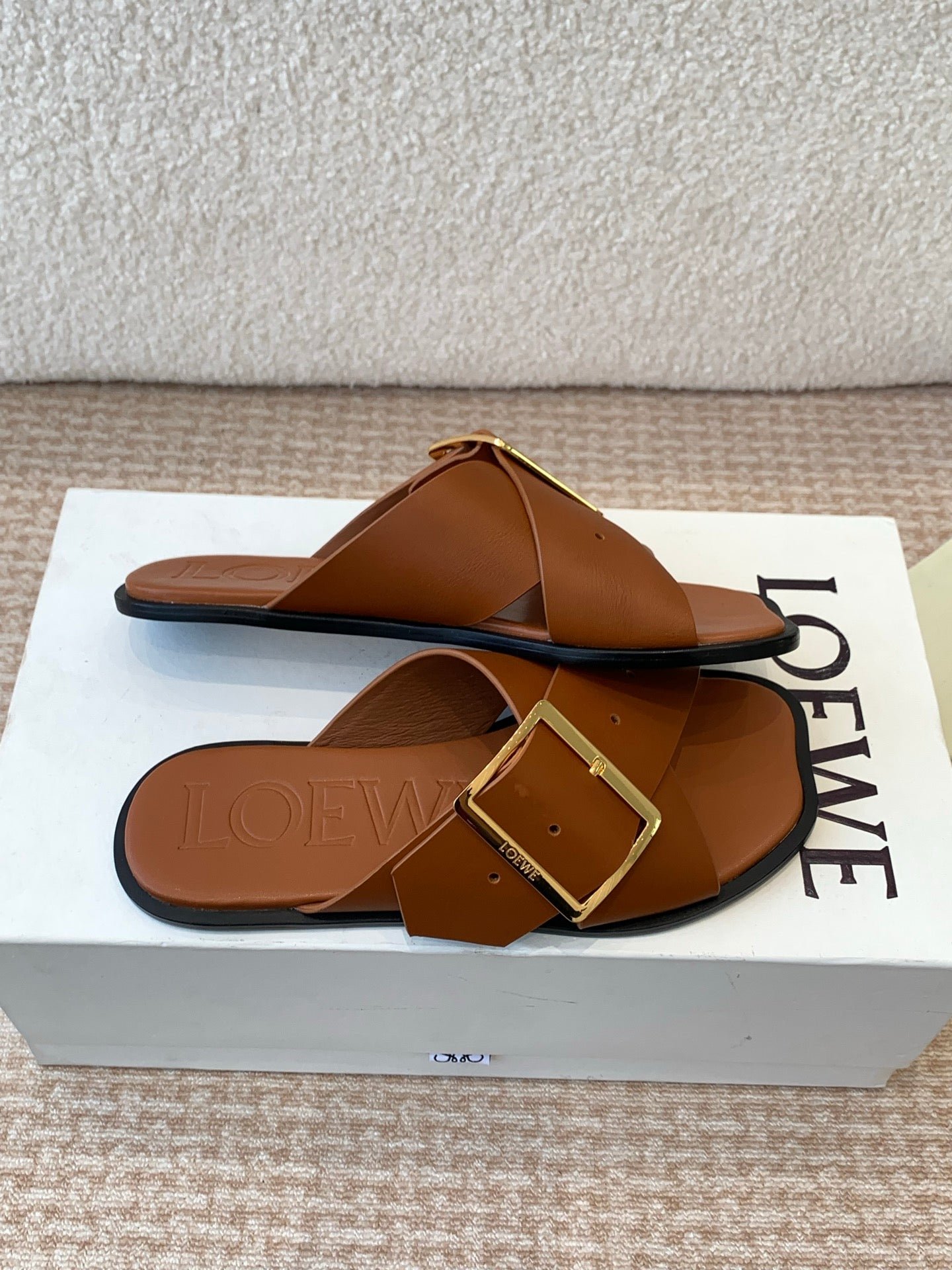 PETAL BELT FLAT SANDAL IN BRONZE BROWN CALFSKIN - Image 4