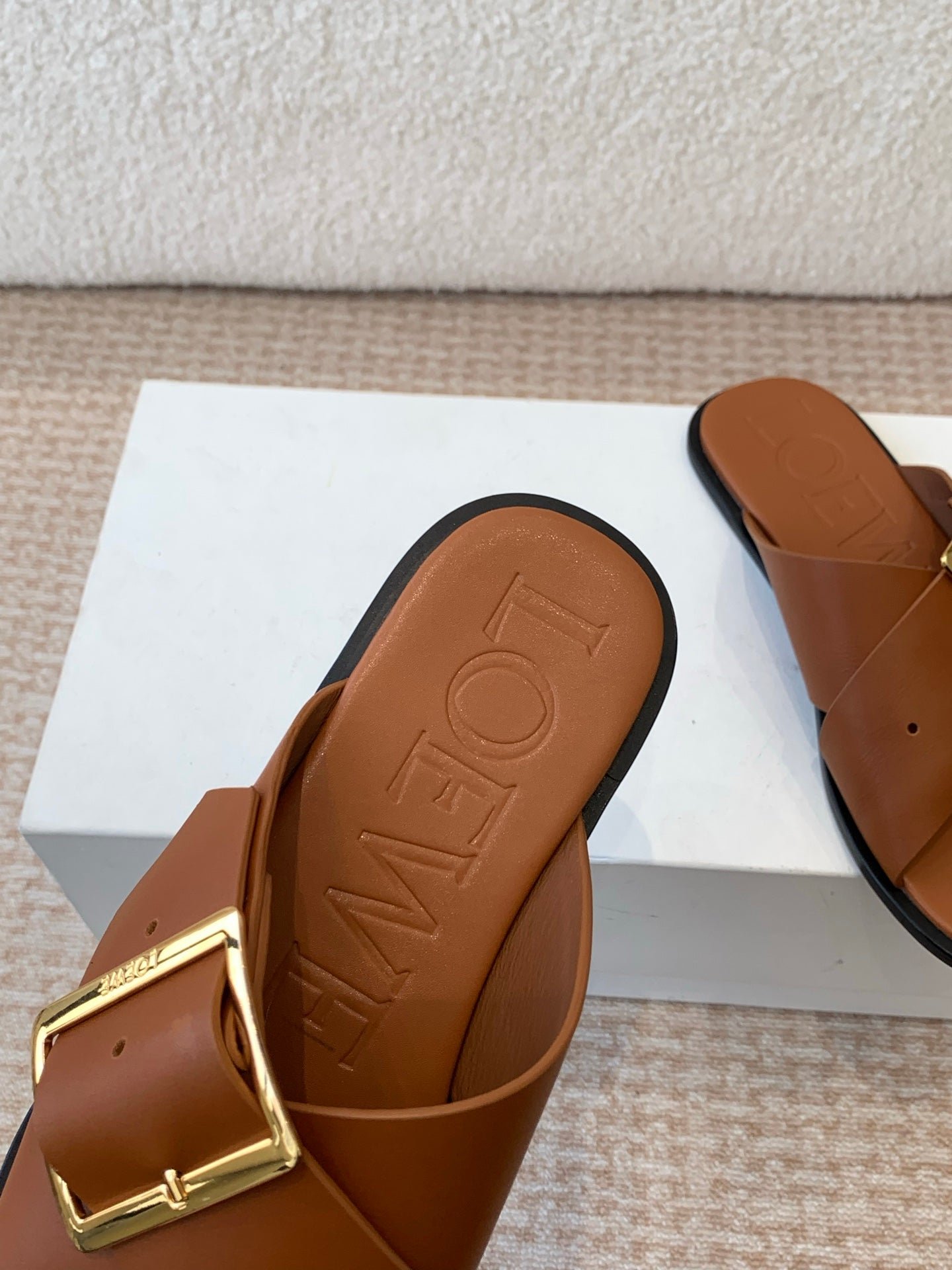 PETAL BELT FLAT SANDAL IN BRONZE BROWN CALFSKIN - Image 8