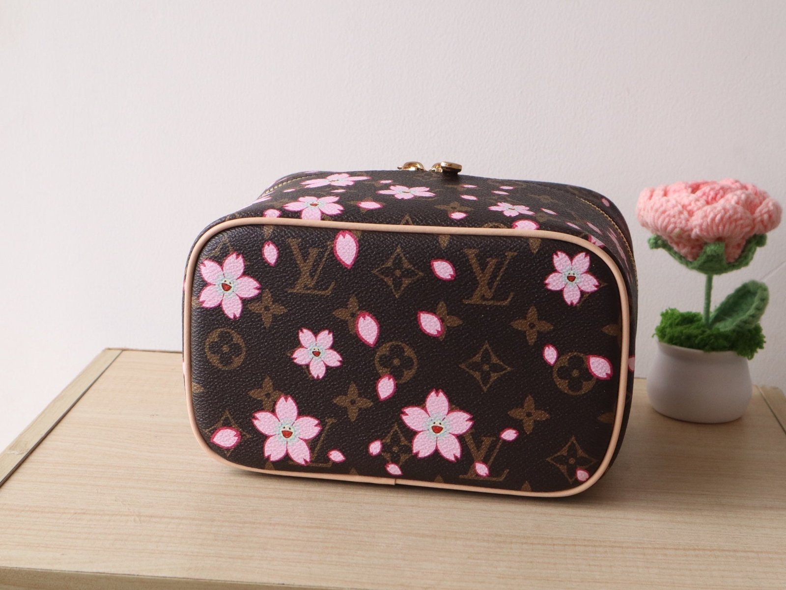 NICE MINI TOILETRY BAG 20 IN SAKURA BROWN MONOGRAM COATED CANVAS - Image 9