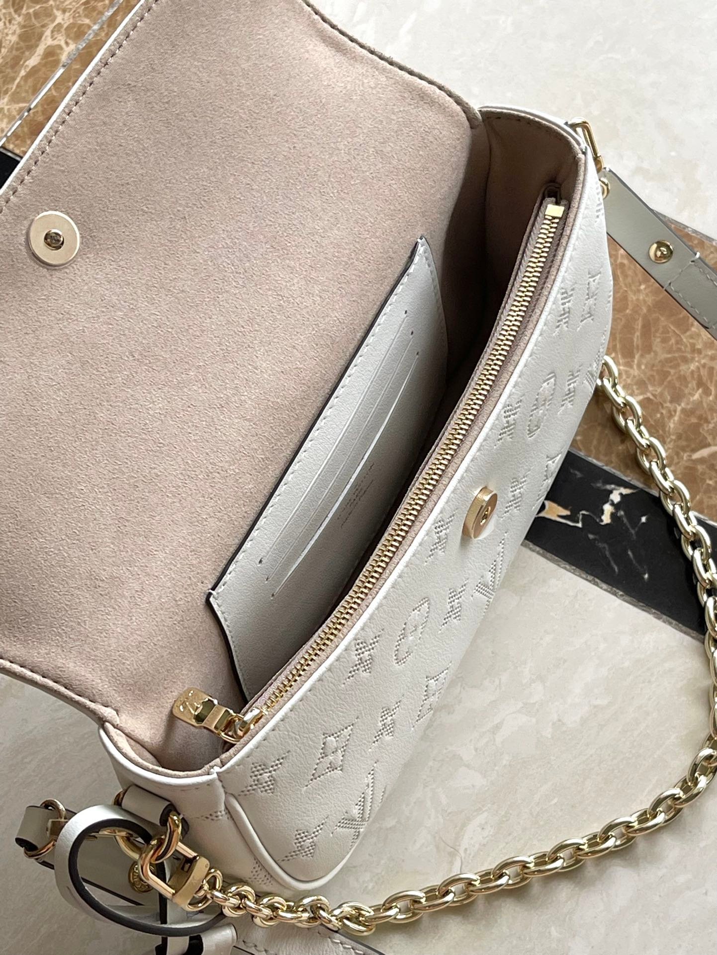 WALLET ON CHAIN IVY 23 IN WHITE MONOGRAM PERFORATED CALFSKIN GOLD HARDWARE - Image 2