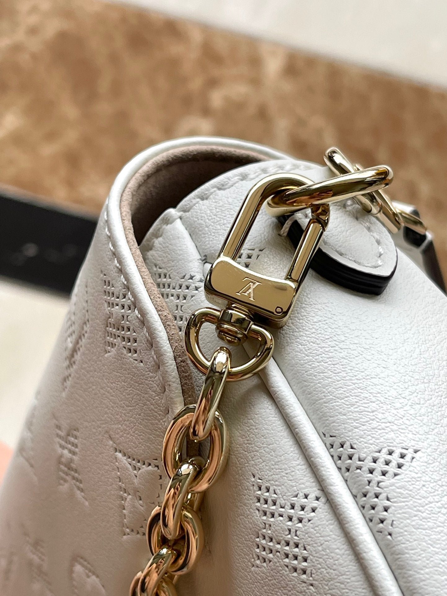WALLET ON CHAIN IVY 23 IN WHITE MONOGRAM PERFORATED CALFSKIN GOLD HARDWARE - Image 7