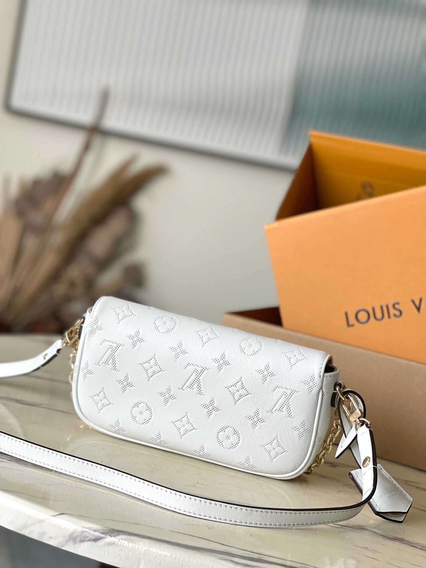 WALLET ON CHAIN IVY 23 IN WHITE MONOGRAM PERFORATED CALFSKIN GOLD HARDWARE - Image 8