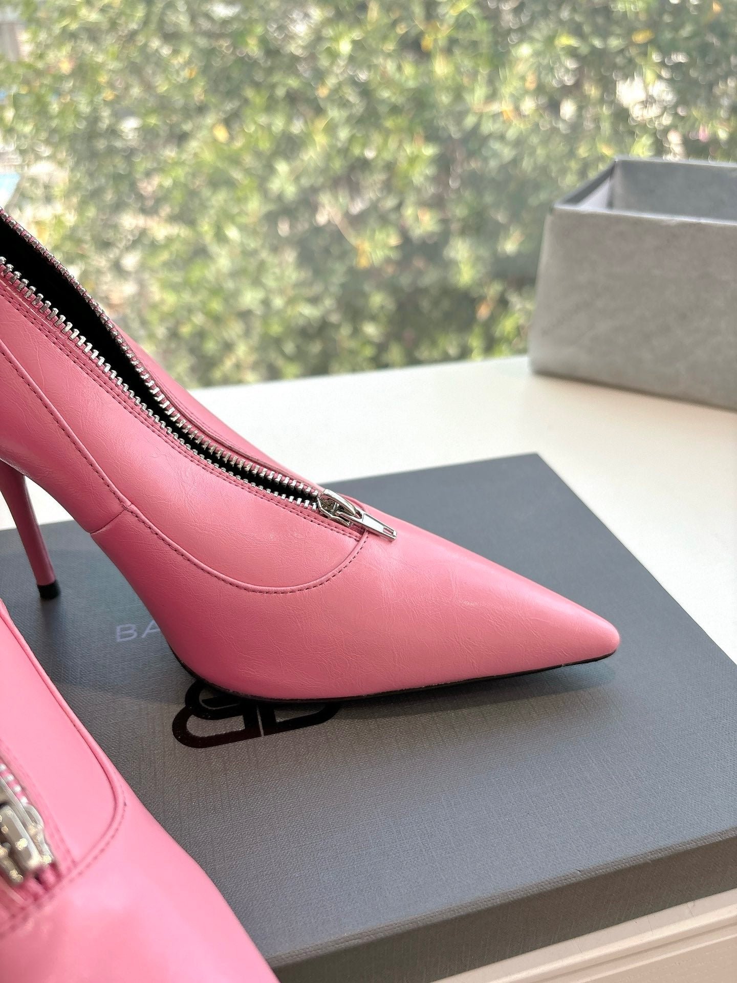 ZIPPER POINTED-TOE HIGH PUMPS IN BUBBLEGUM PINK SHINY LAMBSKIN - Image 3