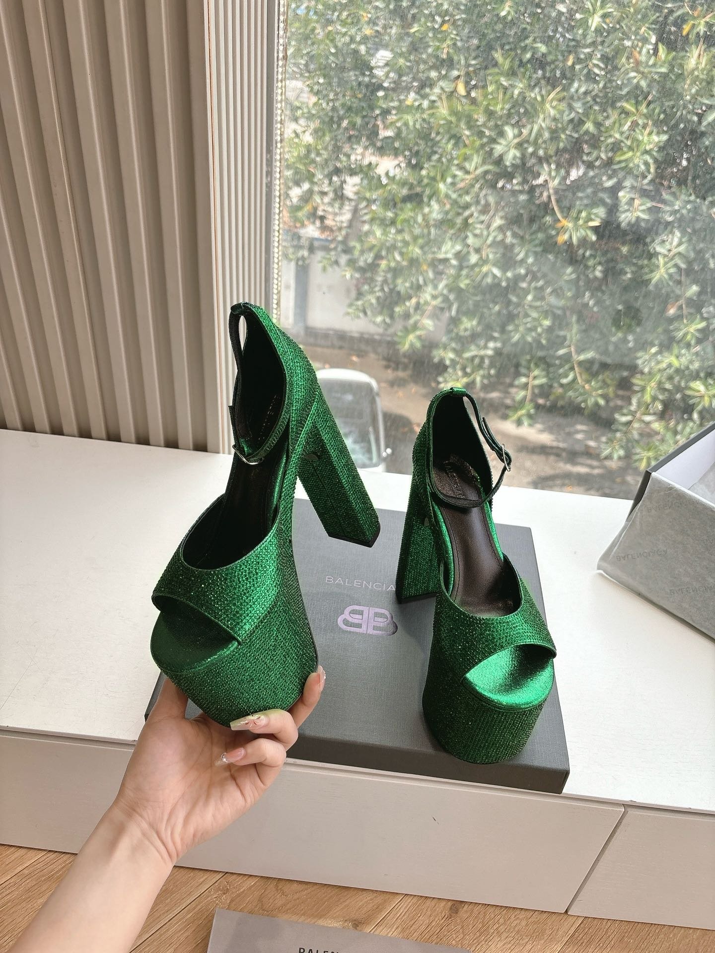 PLATFORM ANKLE STRAP HEELS IN GREEN METALLIC ATTACHED RHINESTONES CALFSKIN - Image 2