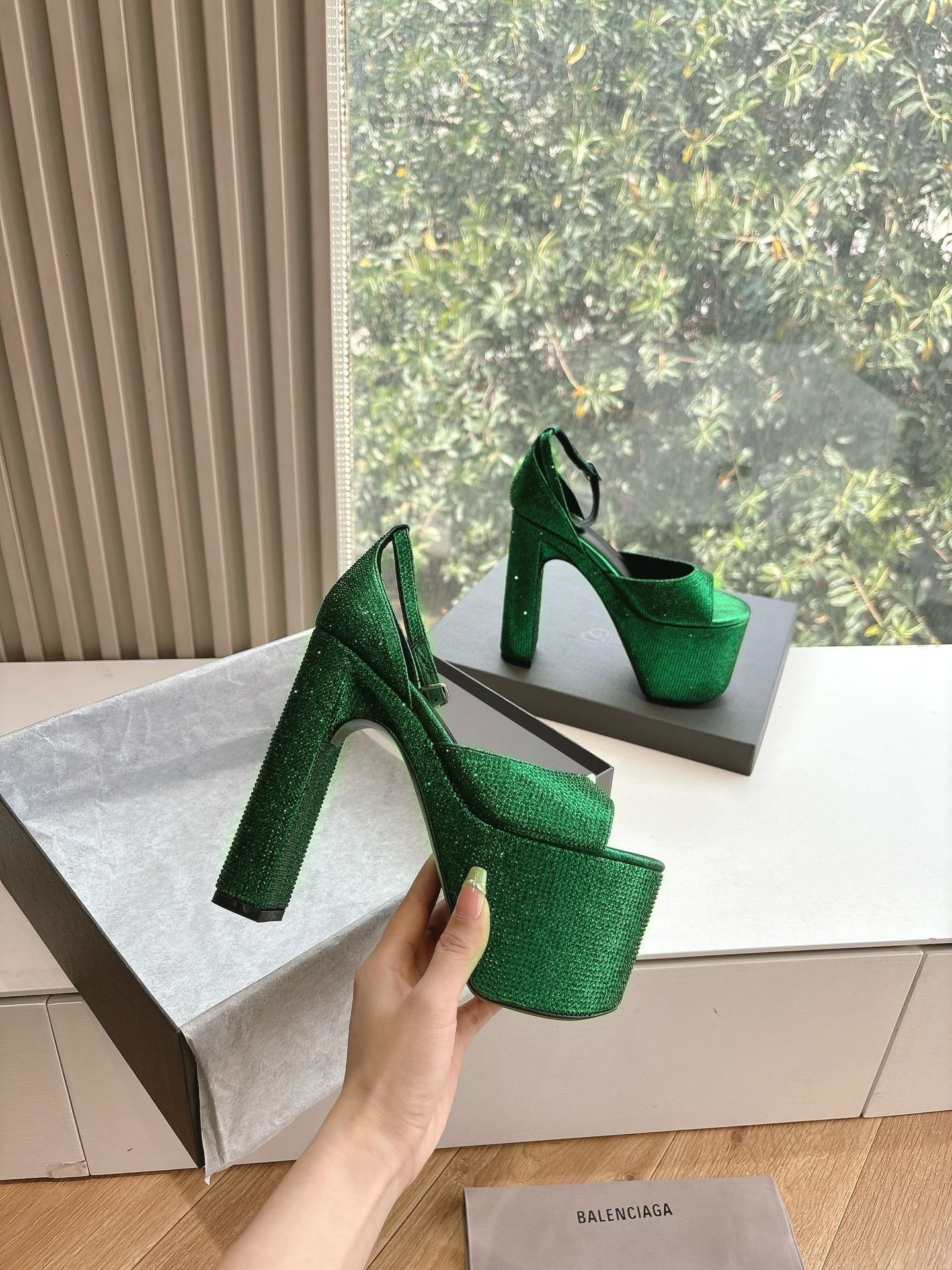 PLATFORM ANKLE STRAP HEELS IN GREEN METALLIC ATTACHED RHINESTONES CALFSKIN - Image 3