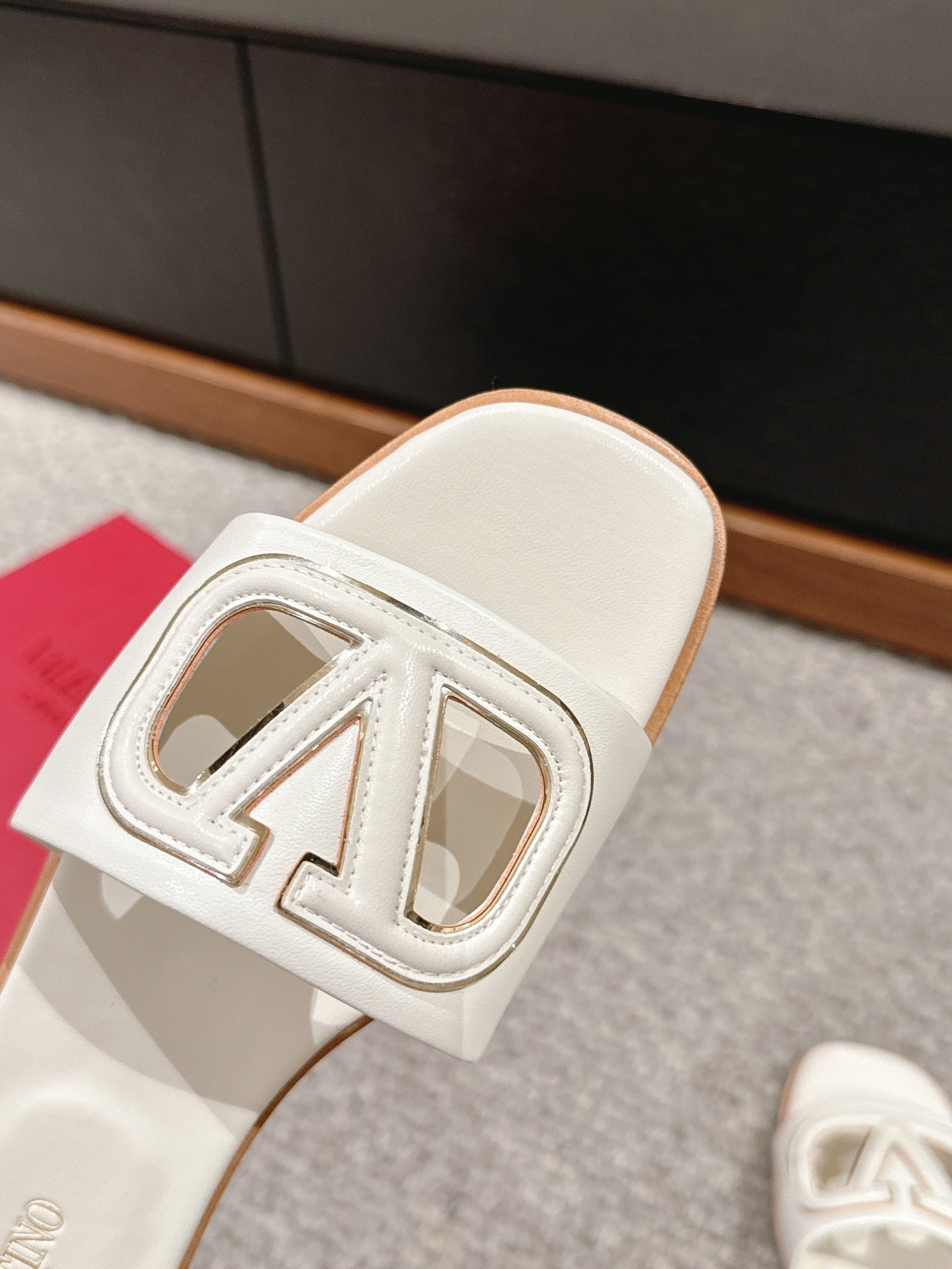VLOGO CUT-OUT WHITE CALFSKIN SLIDE SANDAL - Image 7