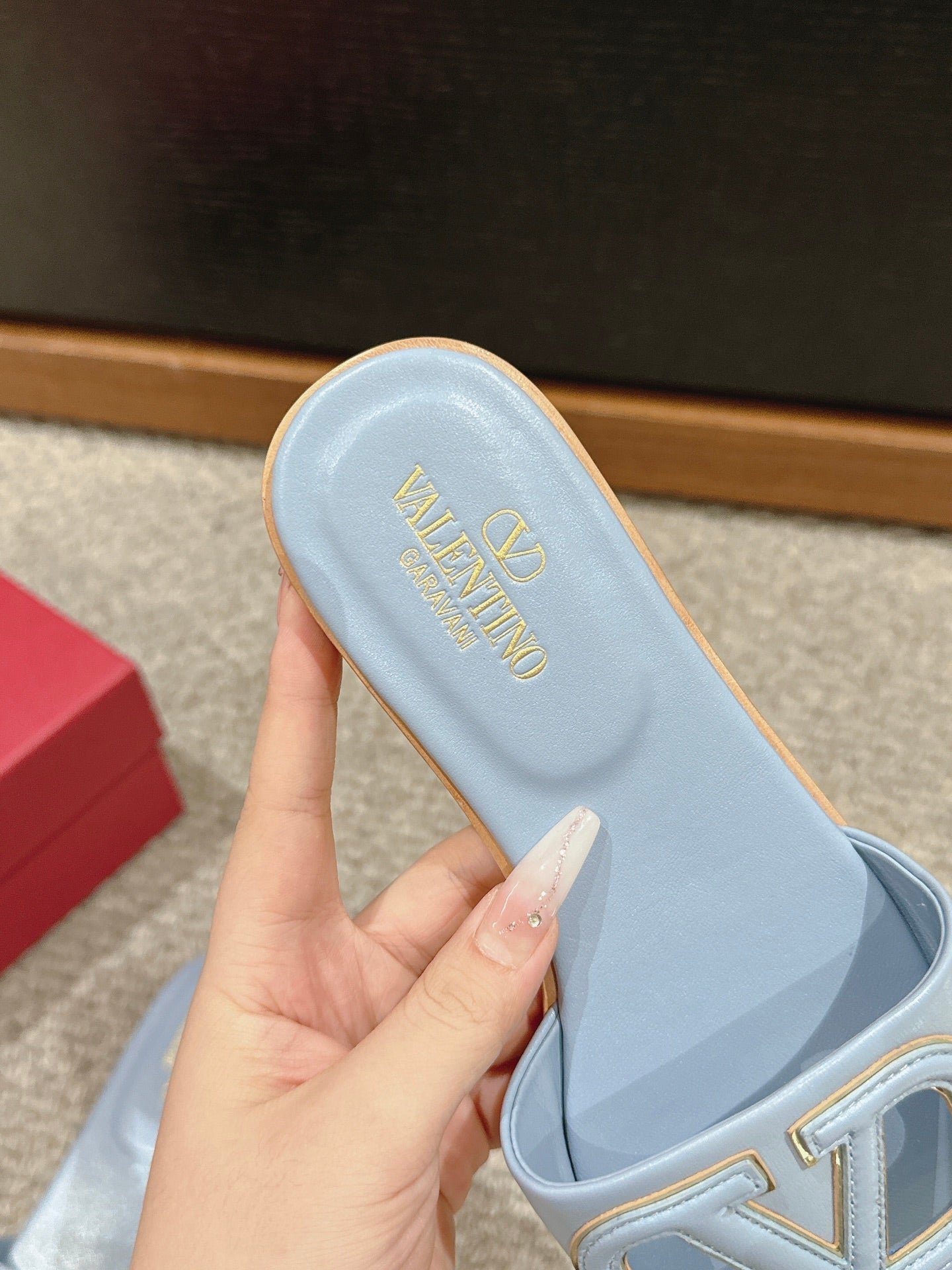 VLOGO CUT-OUT LIGHT BLUE CALFSKIN SLIDE SANDAL - Image 8