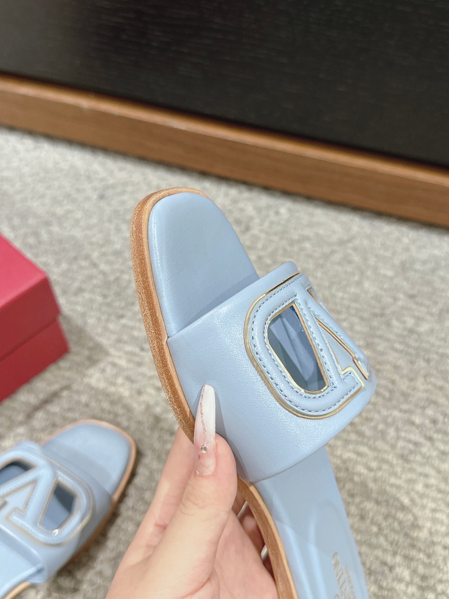 VLOGO CUT-OUT LIGHT BLUE CALFSKIN SLIDE SANDAL - Image 7
