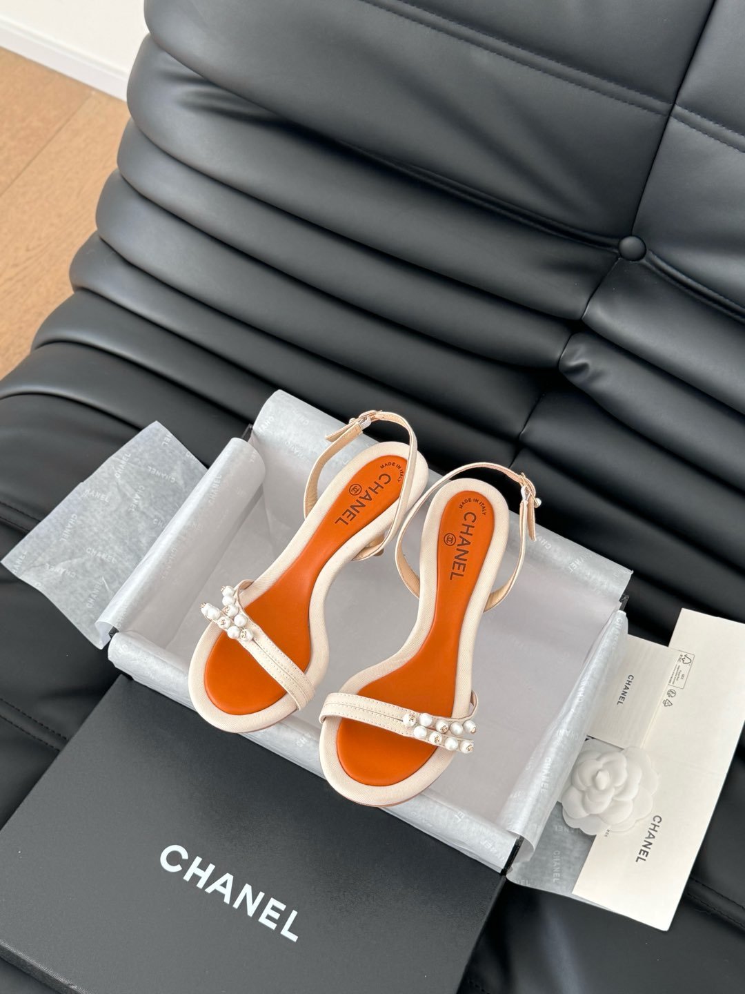 PEARL SANDAL IN WHITE AND VIVID ORANGE LAMBSKIN 75 MM - Image 4