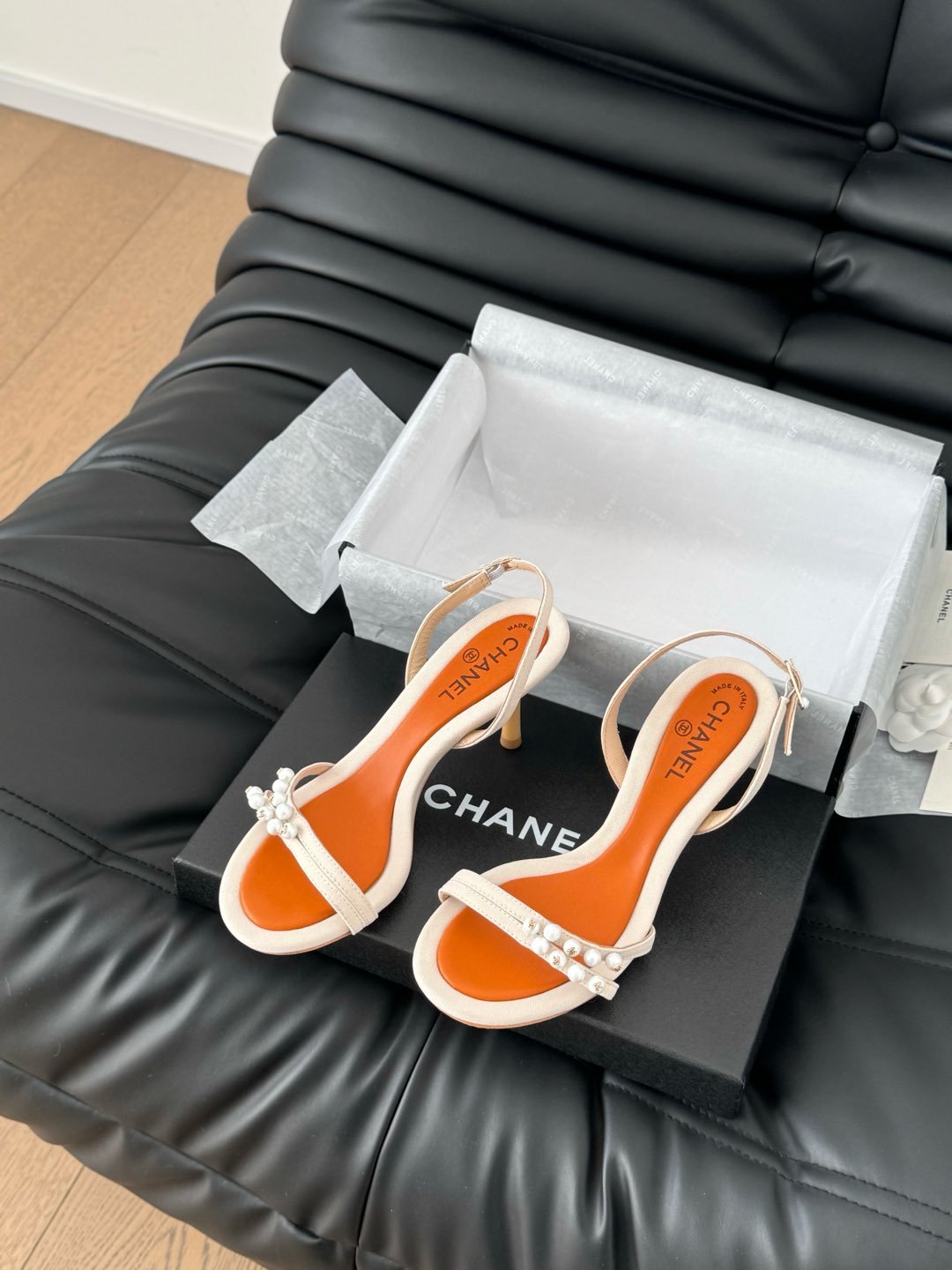 PEARL SANDAL IN WHITE AND VIVID ORANGE LAMBSKIN 75 MM - Image 5