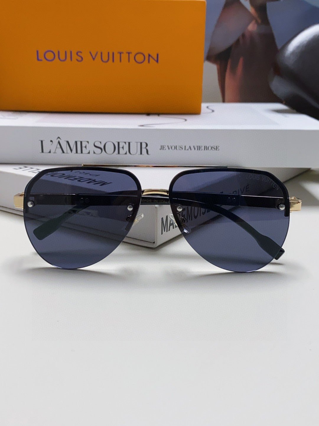 PILOT SUNGLASSES 582592 IN GOLD METAL BLACK LENSES - Image 2