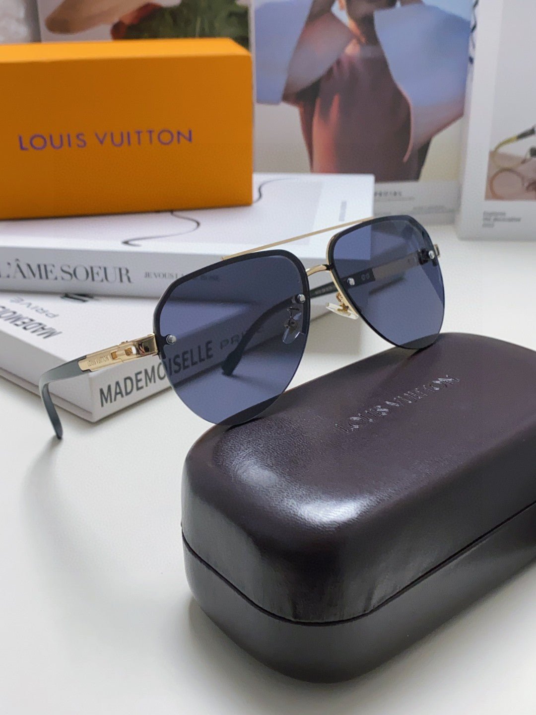 PILOT SUNGLASSES 582592 IN GOLD METAL BLACK LENSES - Image 3