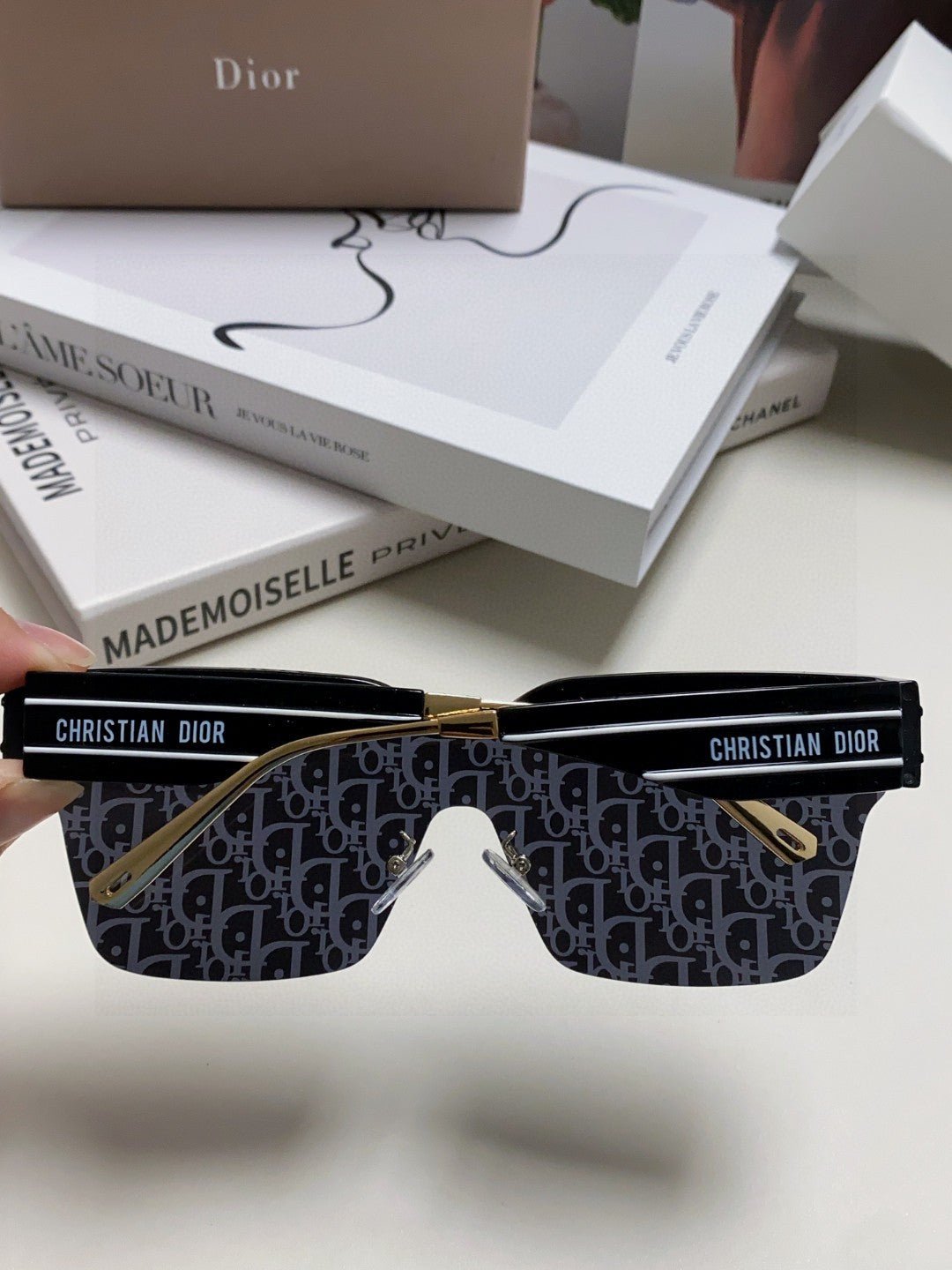 OBLIQUE SUNGLASS 571598 IN BLACK ACETATE - Image 7