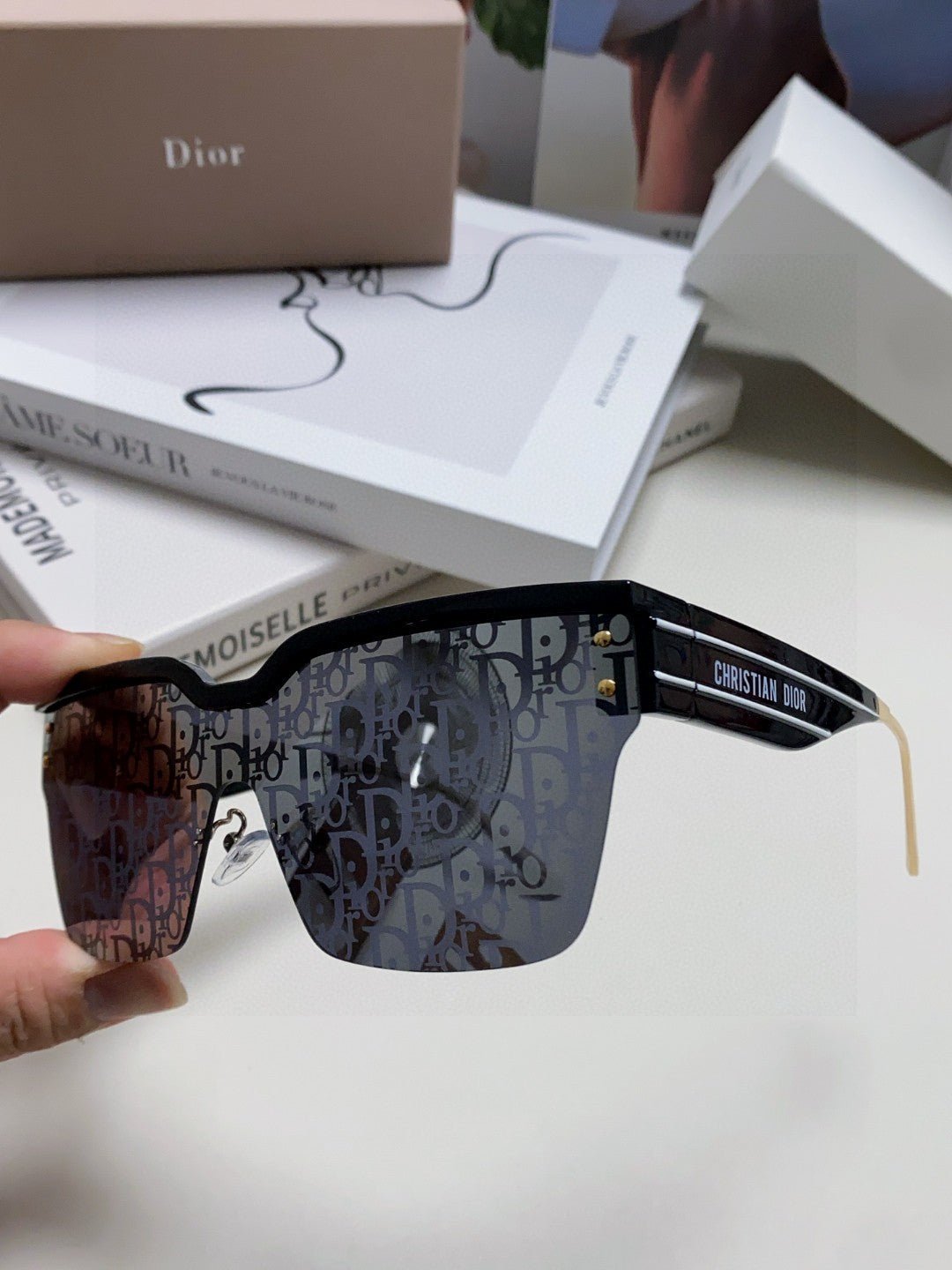OBLIQUE SUNGLASS 571598 IN BLACK ACETATE - Image 8