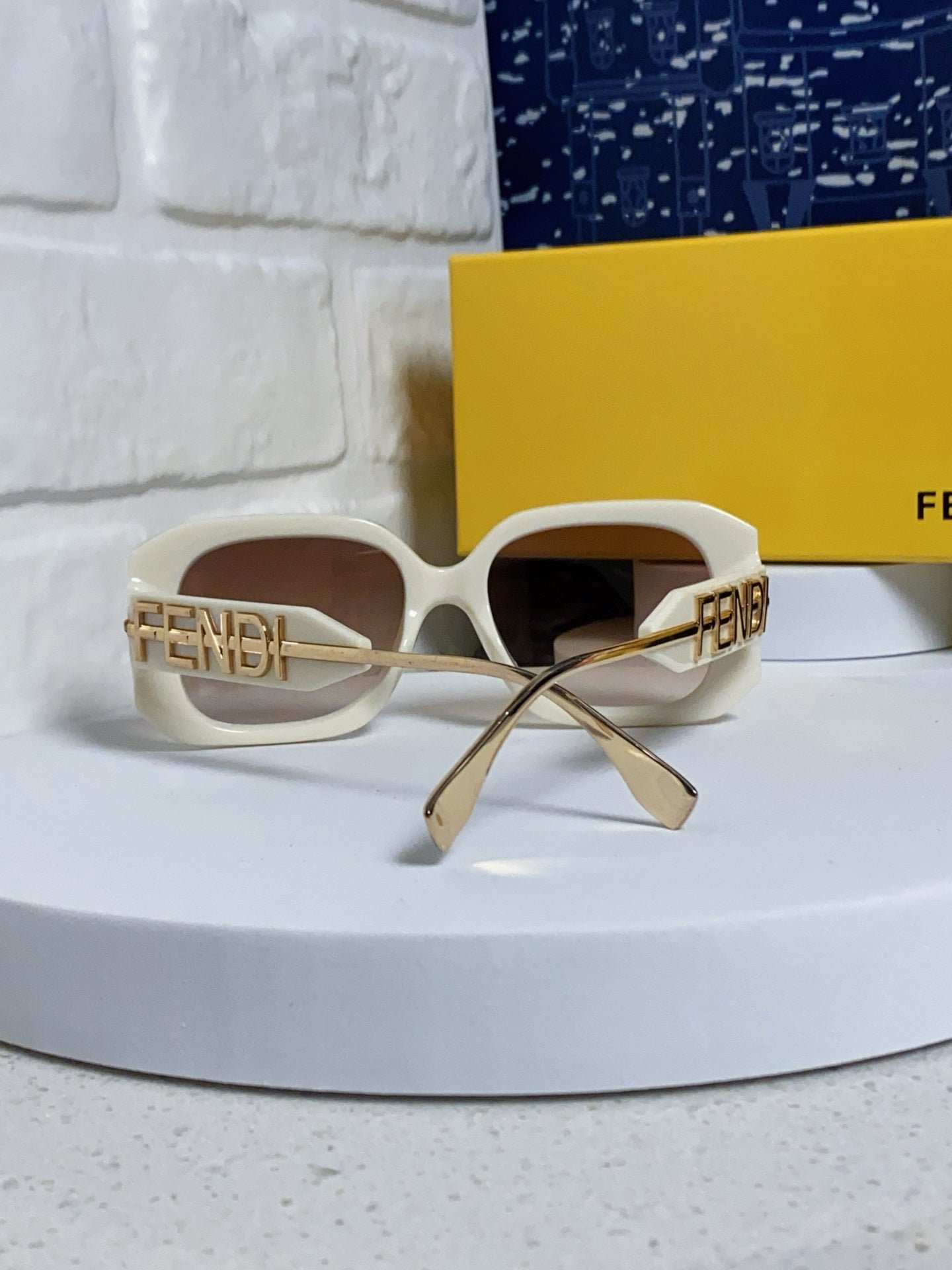 OVERSIZES FF DIAMONDS SQUARE SUNGLASSES 551639 IN ACETATE - Image 11