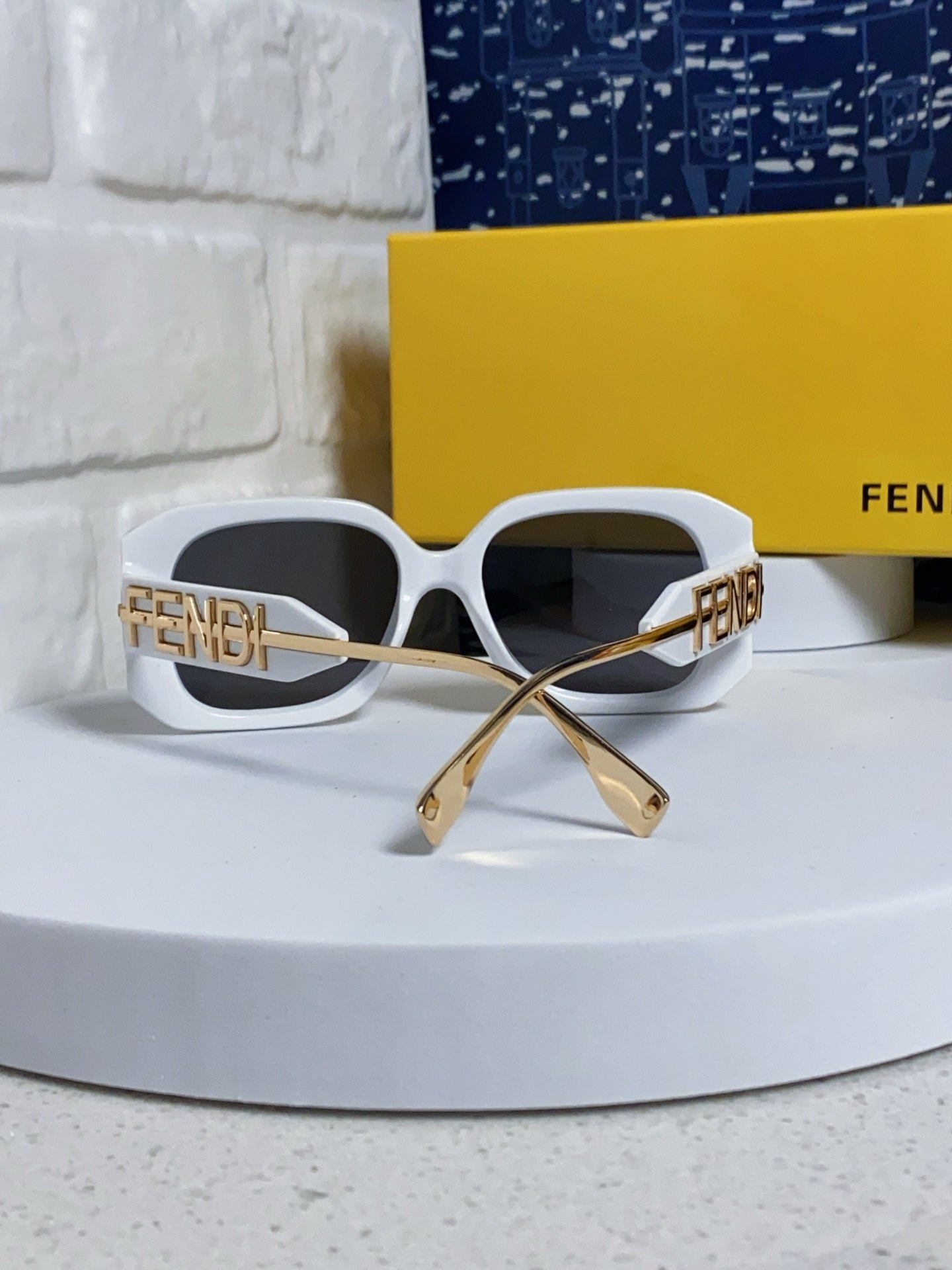 OVERSIZES FF DIAMONDS SQUARE SUNGLASSES 551639 IN ACETATE - Image 7