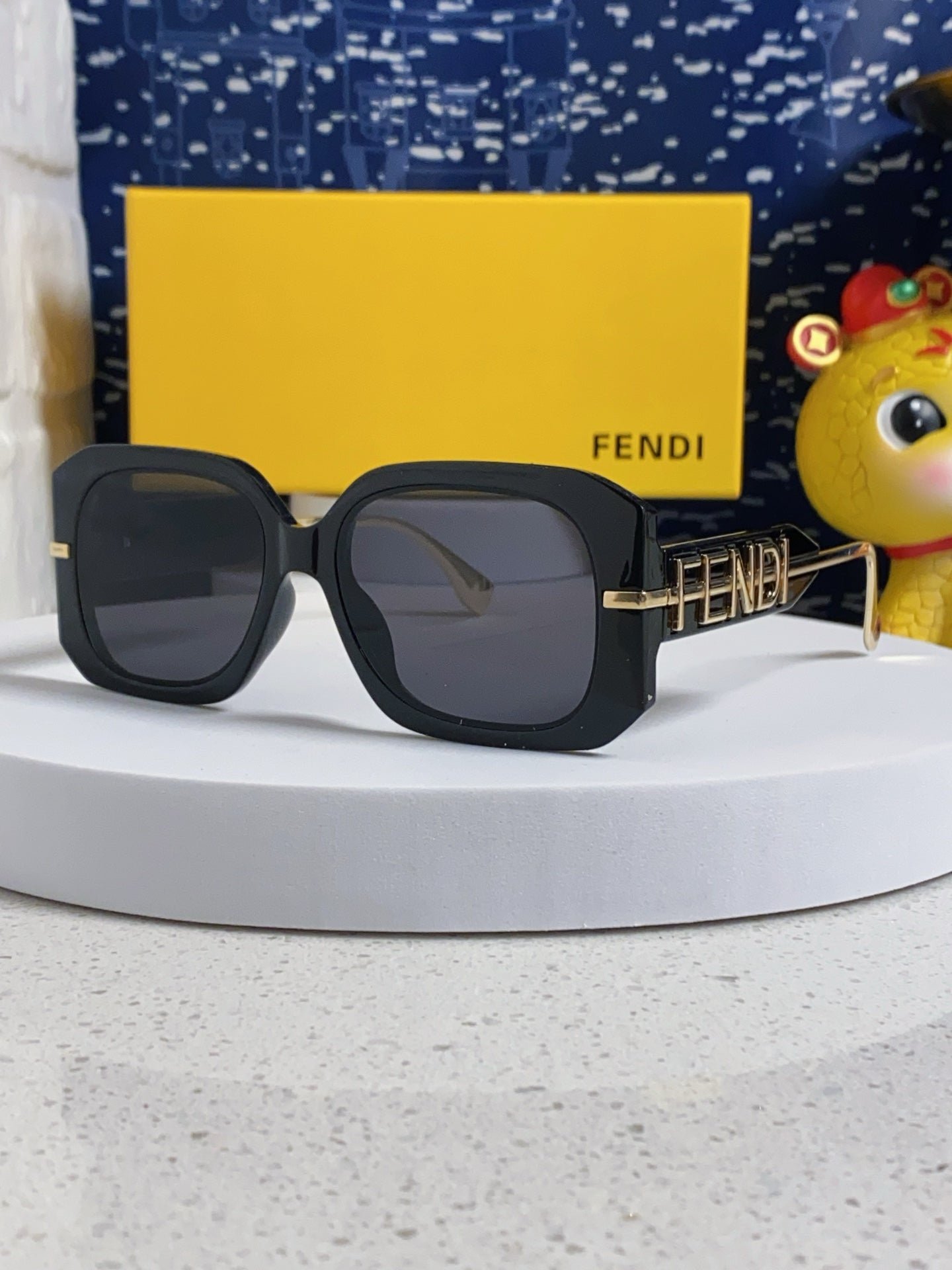 OVERSIZES FF DIAMONDS SQUARE SUNGLASSES 551639 IN ACETATE - Image 2