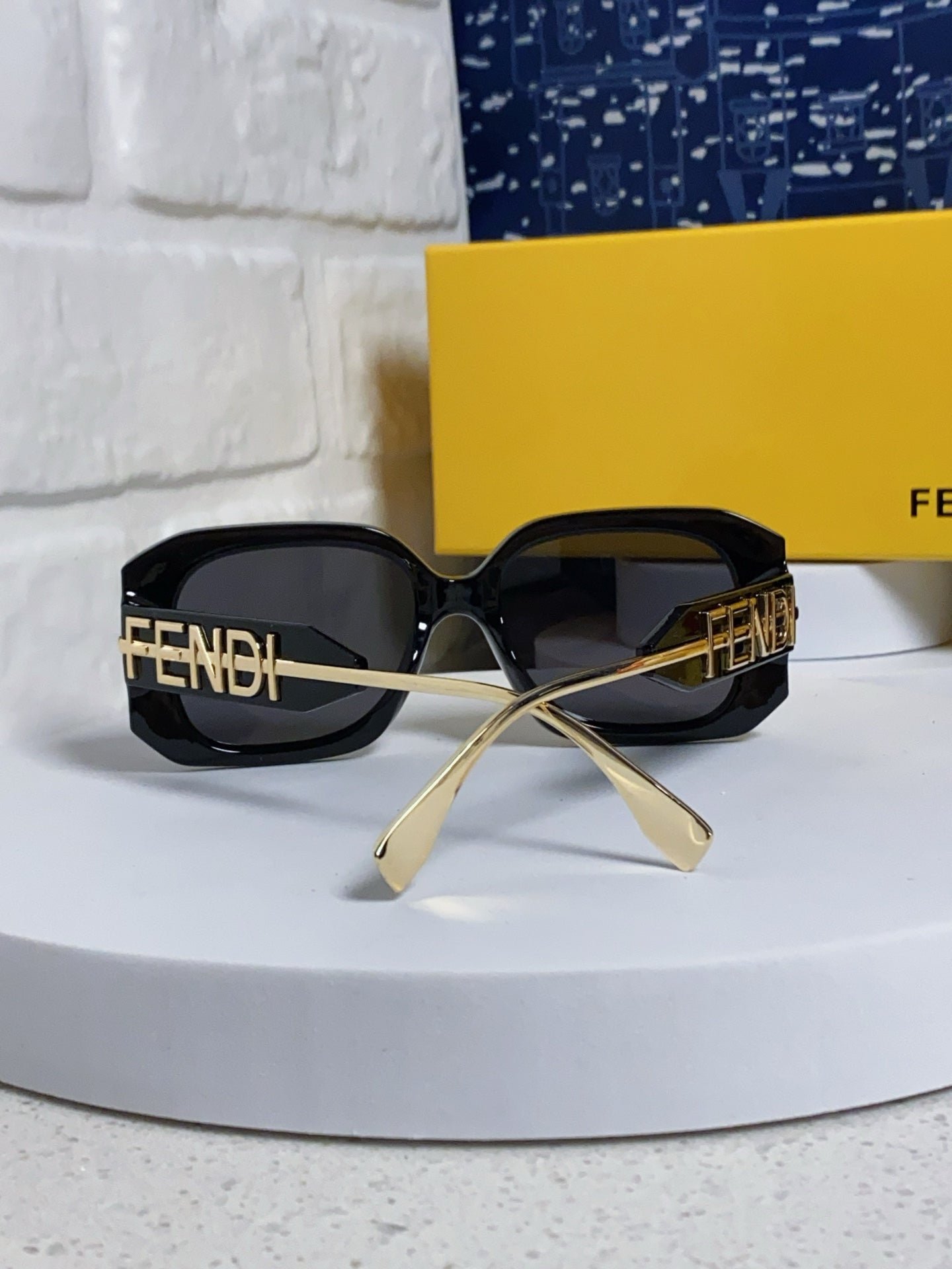 OVERSIZES FF DIAMONDS SQUARE SUNGLASSES 551639 IN ACETATE - Image 9