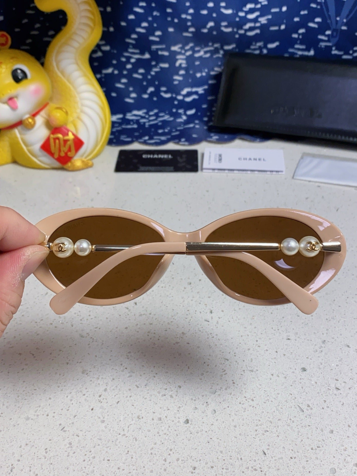 OVAL SUNGLASSES 640341 IN NUDE ACETATE METAL FRAME - Image 7