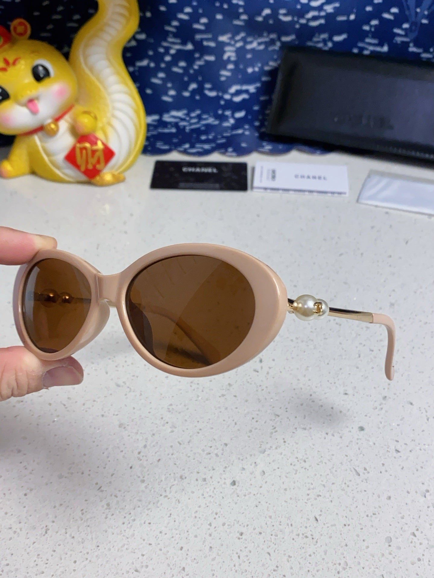 OVAL SUNGLASSES 640341 IN NUDE ACETATE METAL FRAME - Image 8