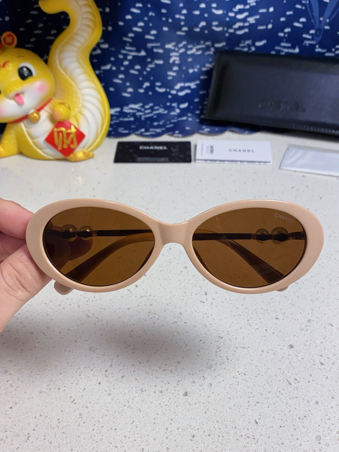 OVAL SUNGLASSES 640341 IN NUDE ACETATE METAL FRAME - Image 5