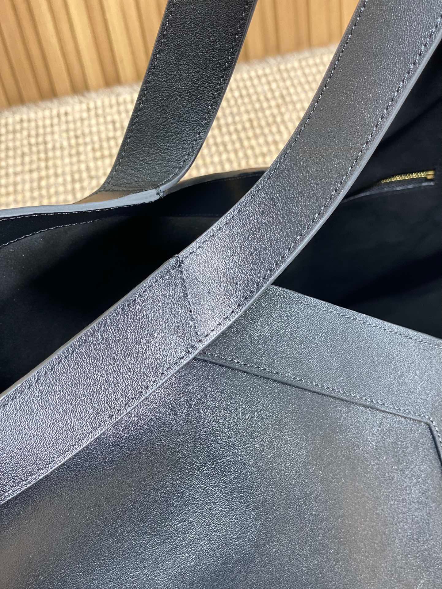 Y TOTE BAG 39 IN BLACK CALFSKIN - Image 7