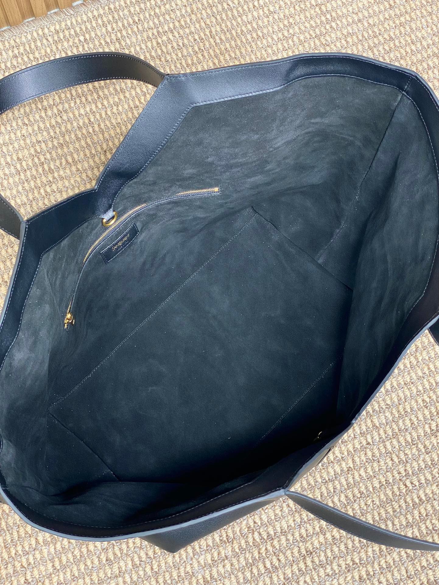 Y TOTE BAG 39 IN BLACK CALFSKIN - Image 8