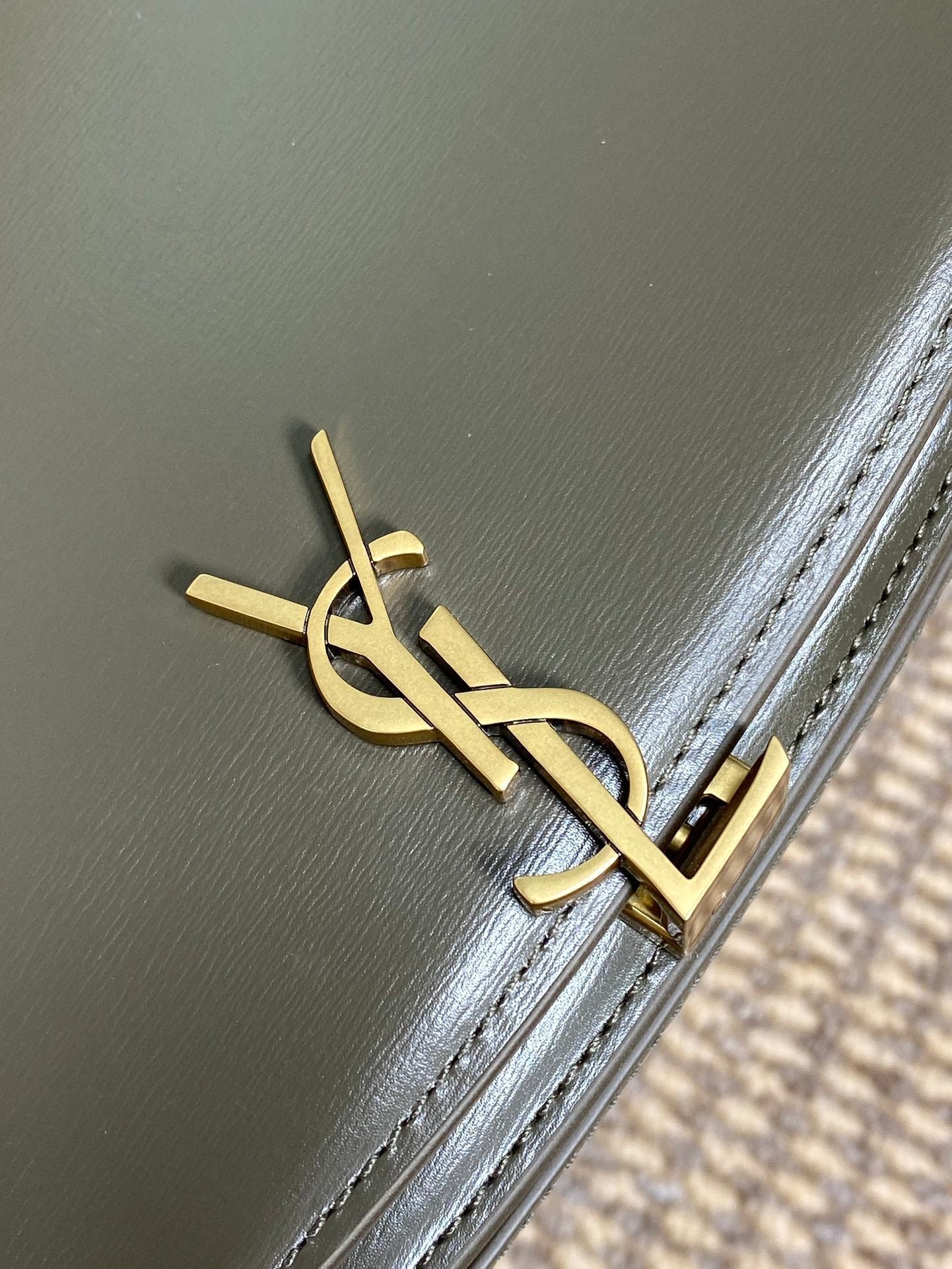 VOLTAIRE HALF-MOON SHOULDER BAG 24 IN DARK GREEN CALFSKIN GOLD METALLIC - Image 4
