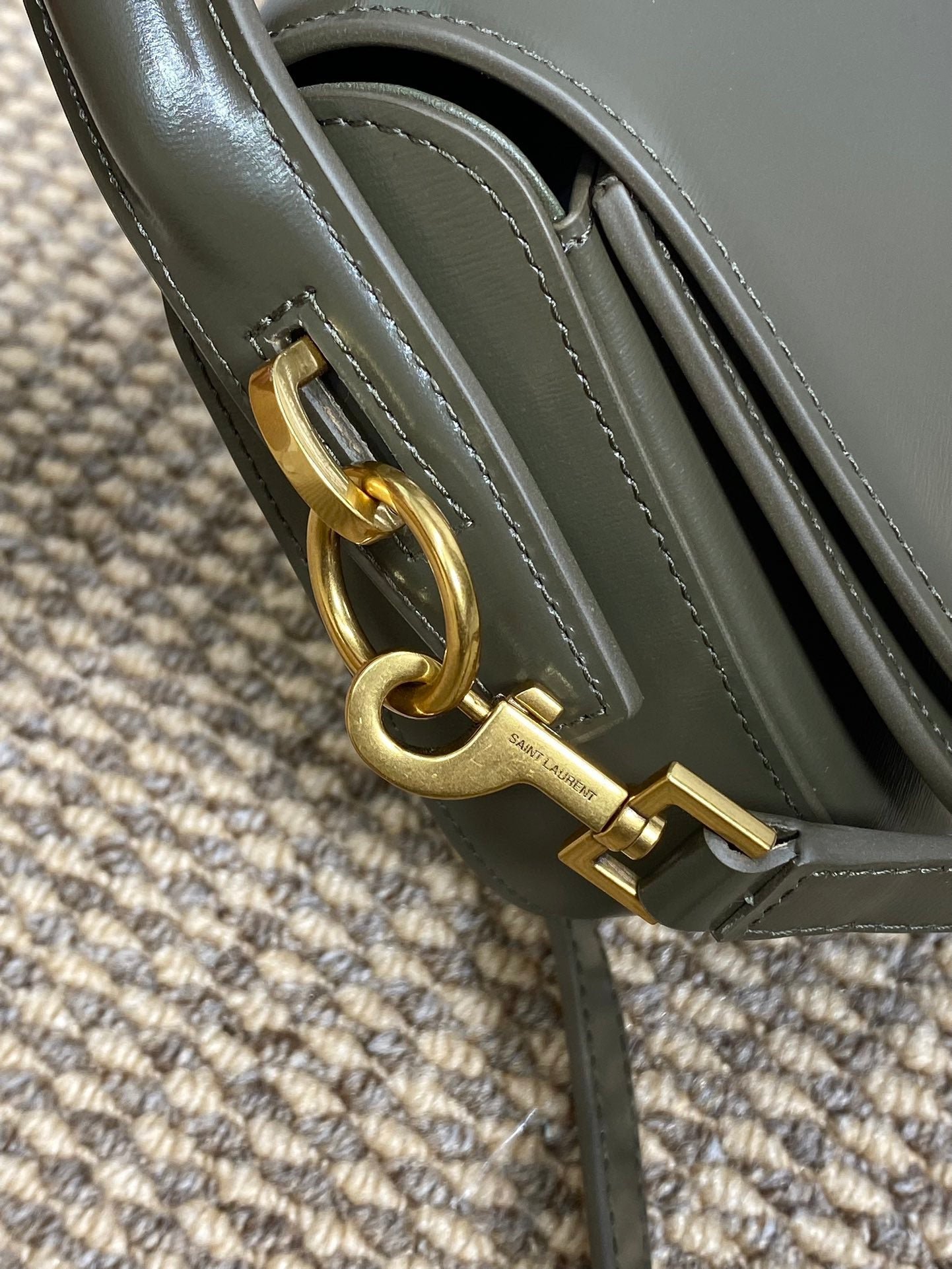 VOLTAIRE HALF-MOON SHOULDER BAG 24 IN DARK GREEN CALFSKIN GOLD METALLIC - Image 9