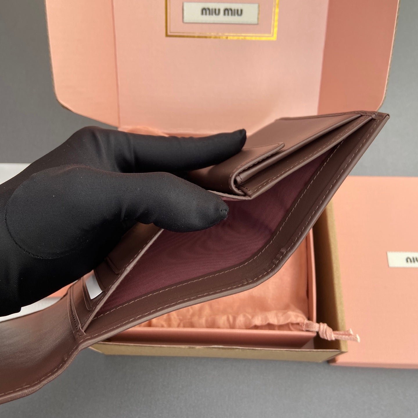 WALLET 12 IN ZAMBEZI BROWN SMOOTH CALFSKIN GOLD HARDWARE - Image 9