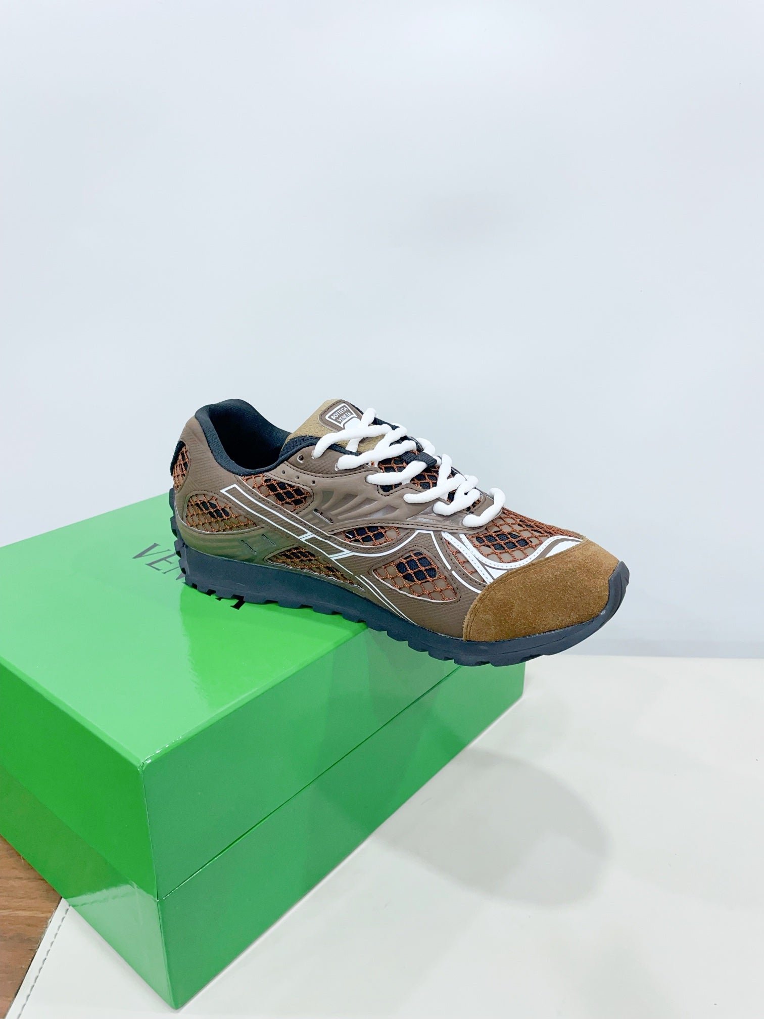 ORBIT SNEAKER IN CHOCOLATE BROWN SUEDE AND METALLIC MESH - Image 4