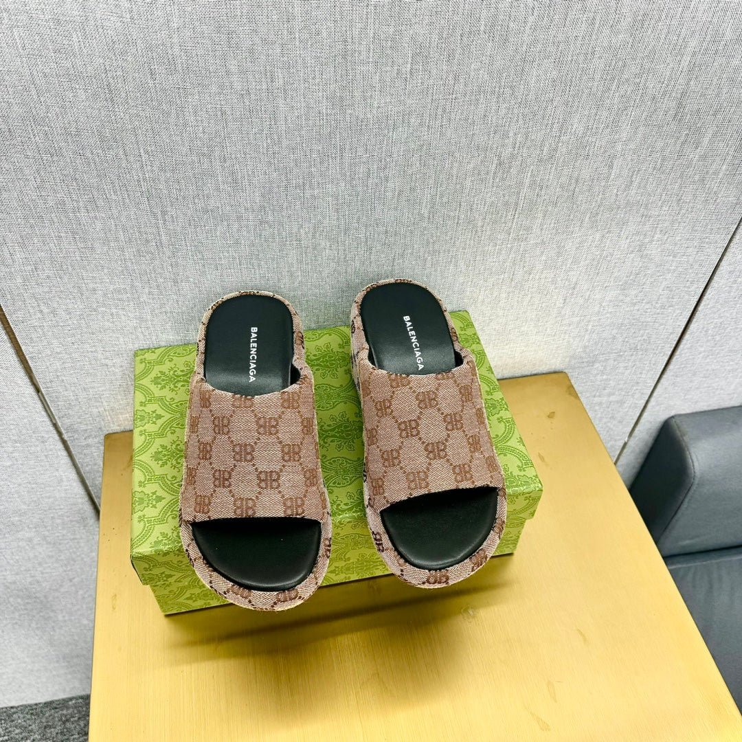WEDGE SANDALS IN LIGHT BROWN MONOGRAM JACQUARD FABRIC - Image 4