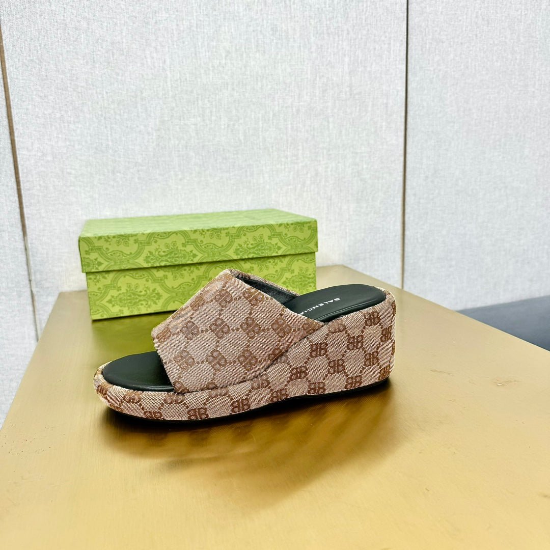 WEDGE SANDALS IN LIGHT BROWN MONOGRAM JACQUARD FABRIC - Image 5